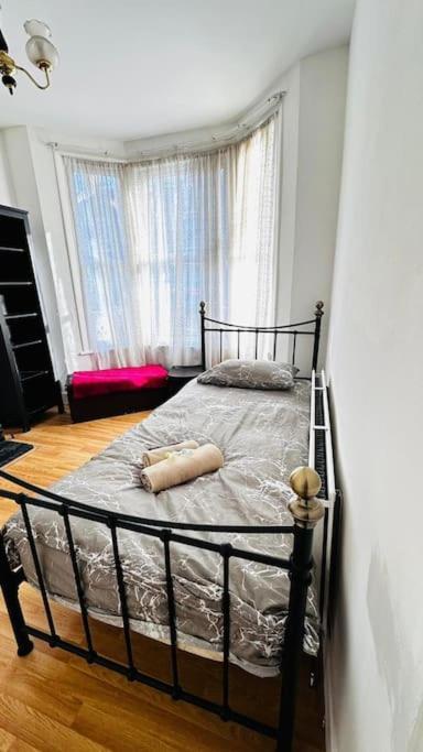 3 Bed House East Londen