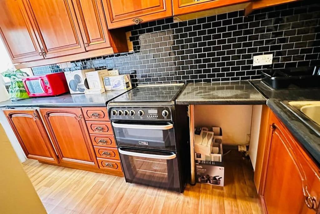 3 Bed House East Londen