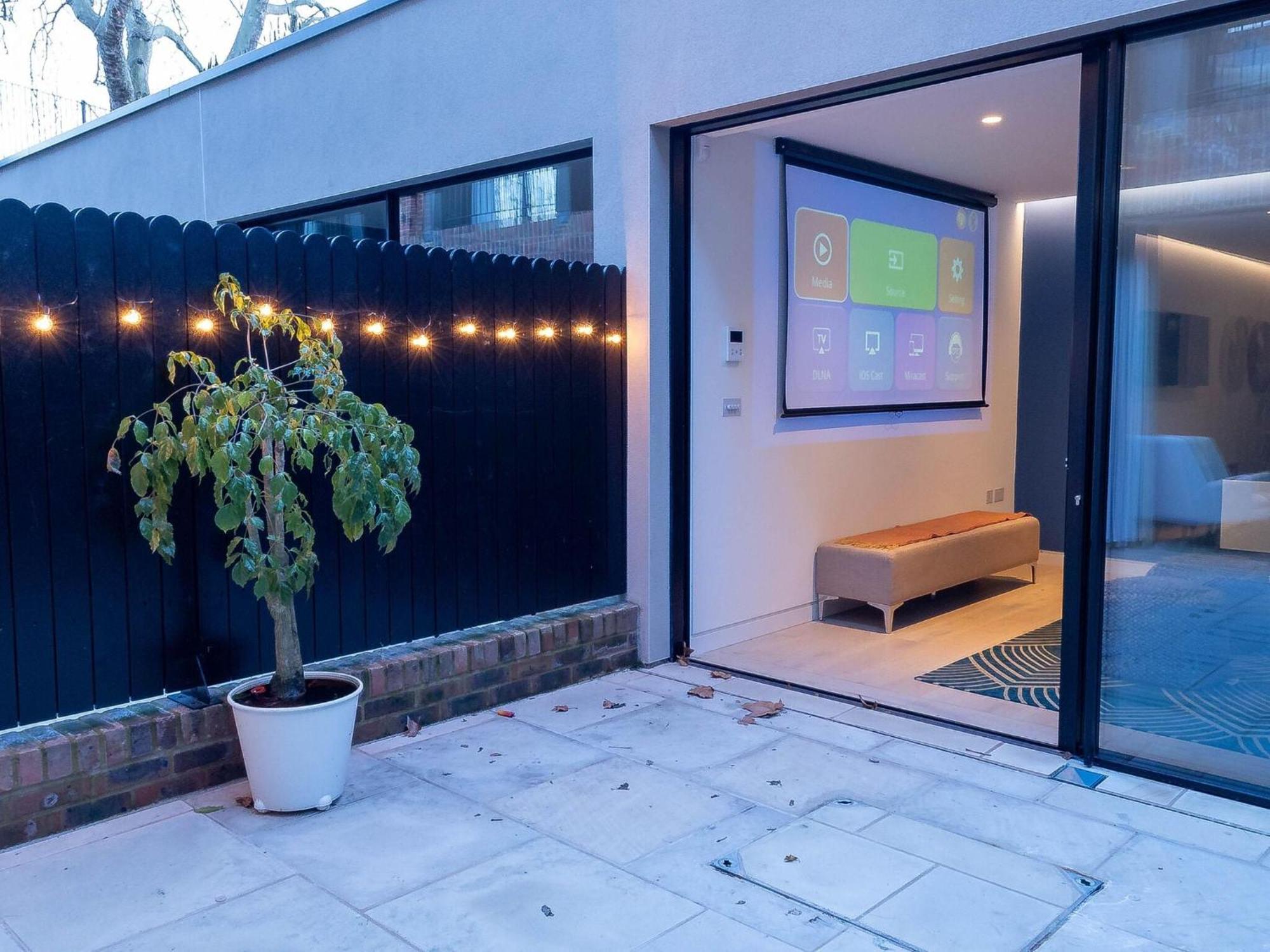 The Arches Luxurious Three Bedroom Close To Hampstead Heath With Garden Balcony And Courtyard Londres