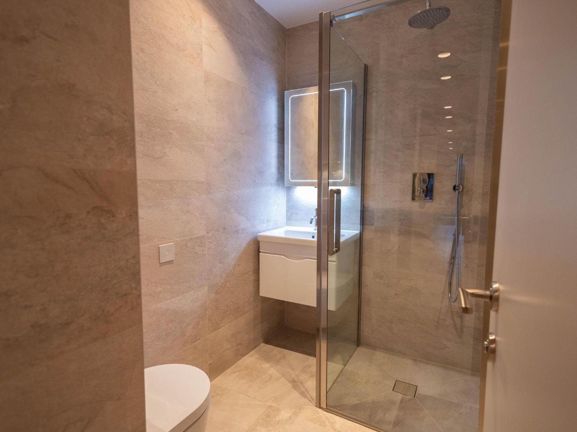 The Arches Luxurious Three Bedroom Close To Hampstead Heath With Garden Balcony And Courtyard