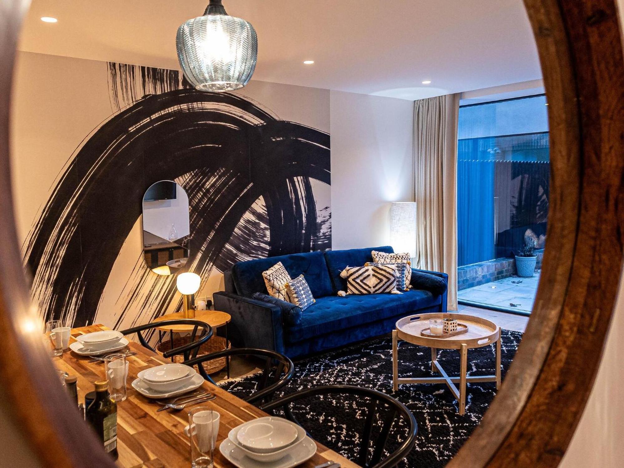 Apartamento The Arches Luxurious Three Bedroom Close To Hampstead Heath With Garden Balcony And Courtyard Londres