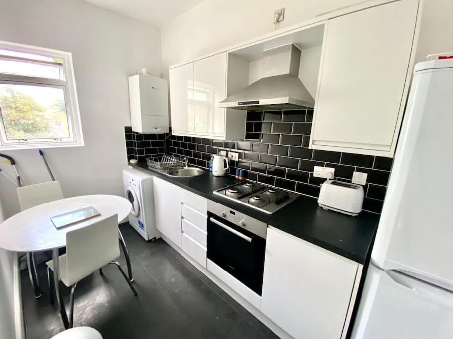 Apartment Flat 3 Gr 1 Bedroom 3 Mins Walk Mile End Station *