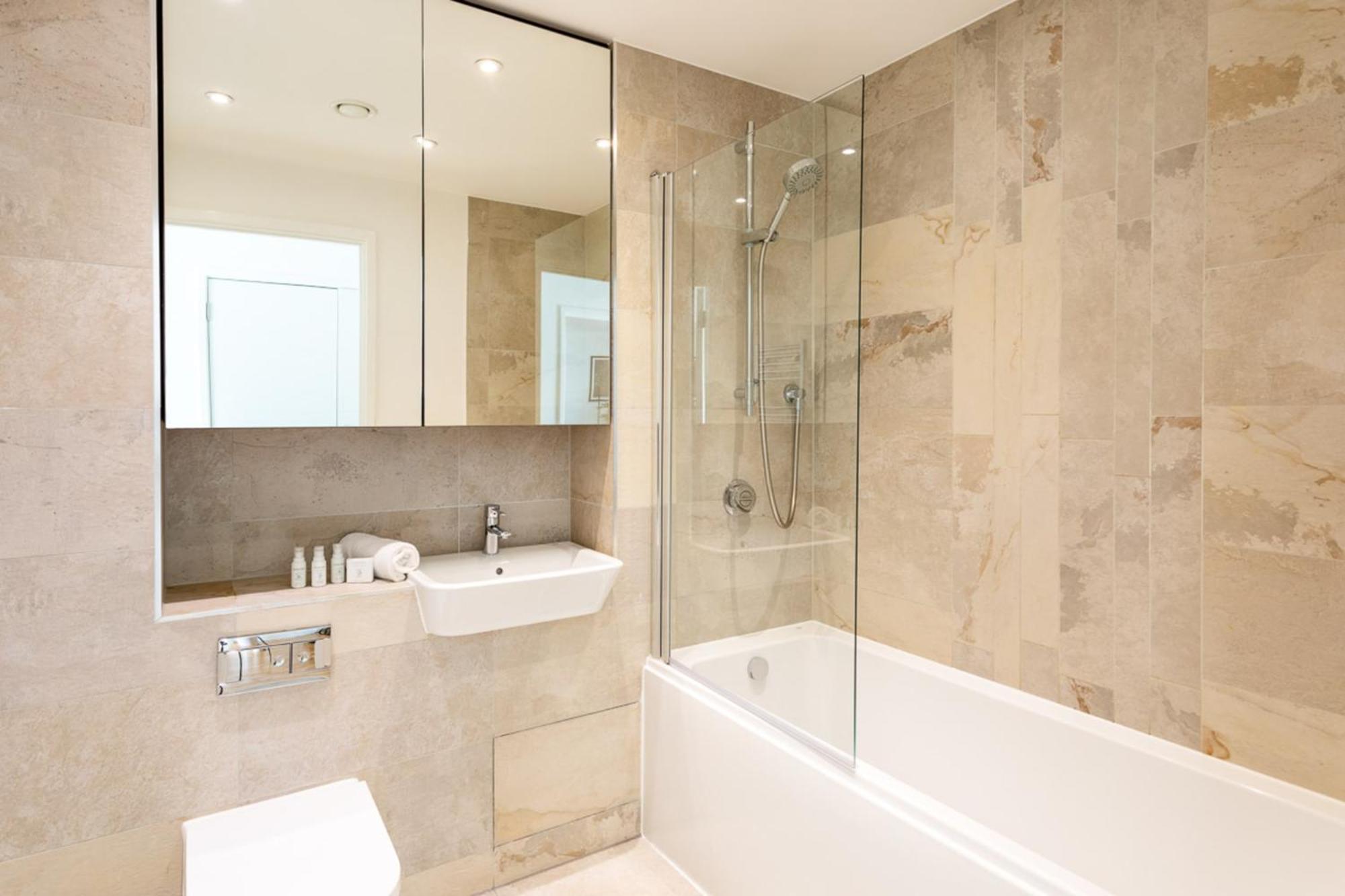 Modern Chiswick Apartment *