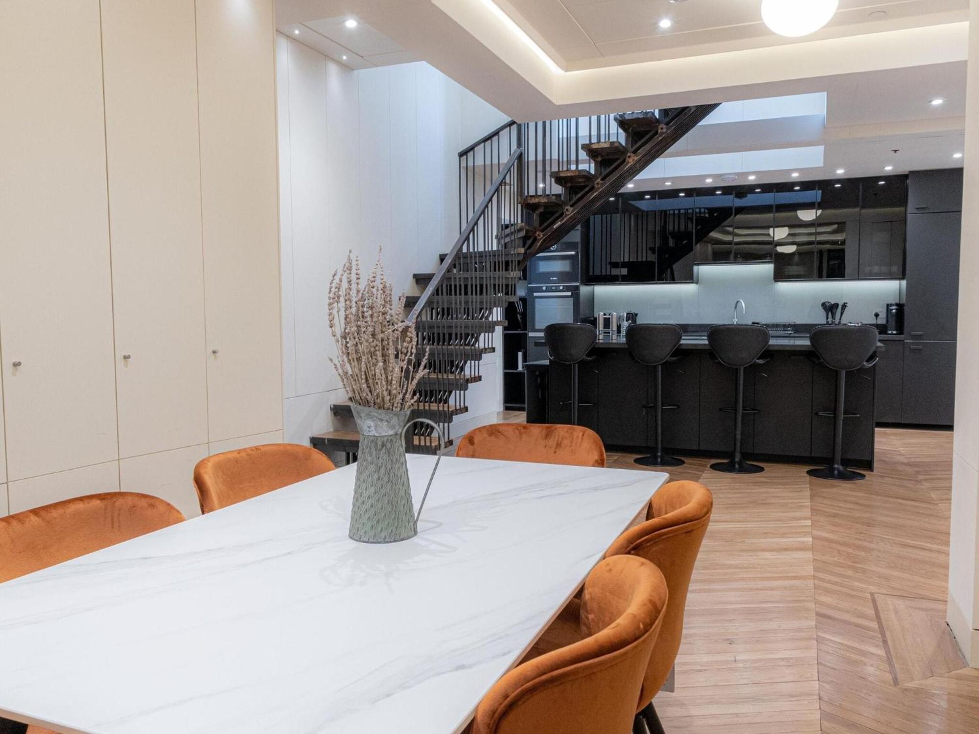 Appartement Modern Deluxe Five Bedroom House Near Chalk Farm Station By Belvilla Londen