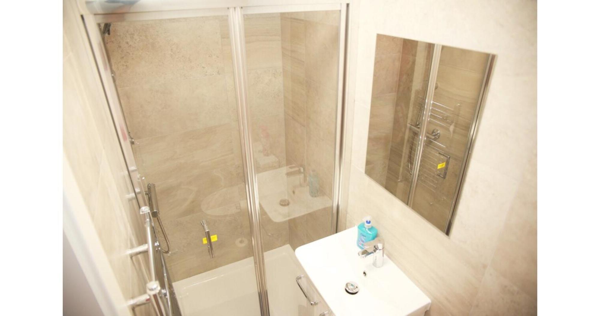 Cricklewood Deluxe Ensuite Guest house *