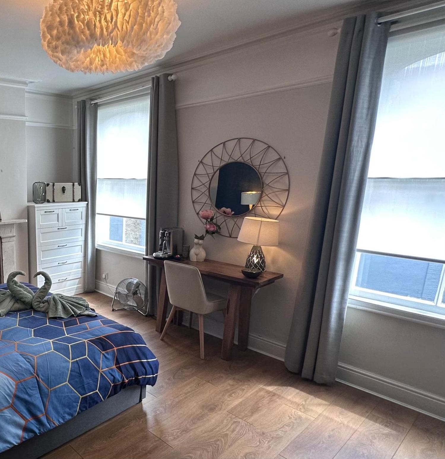Accommodatie bij particulieren Large Bedroom In Beautiful House