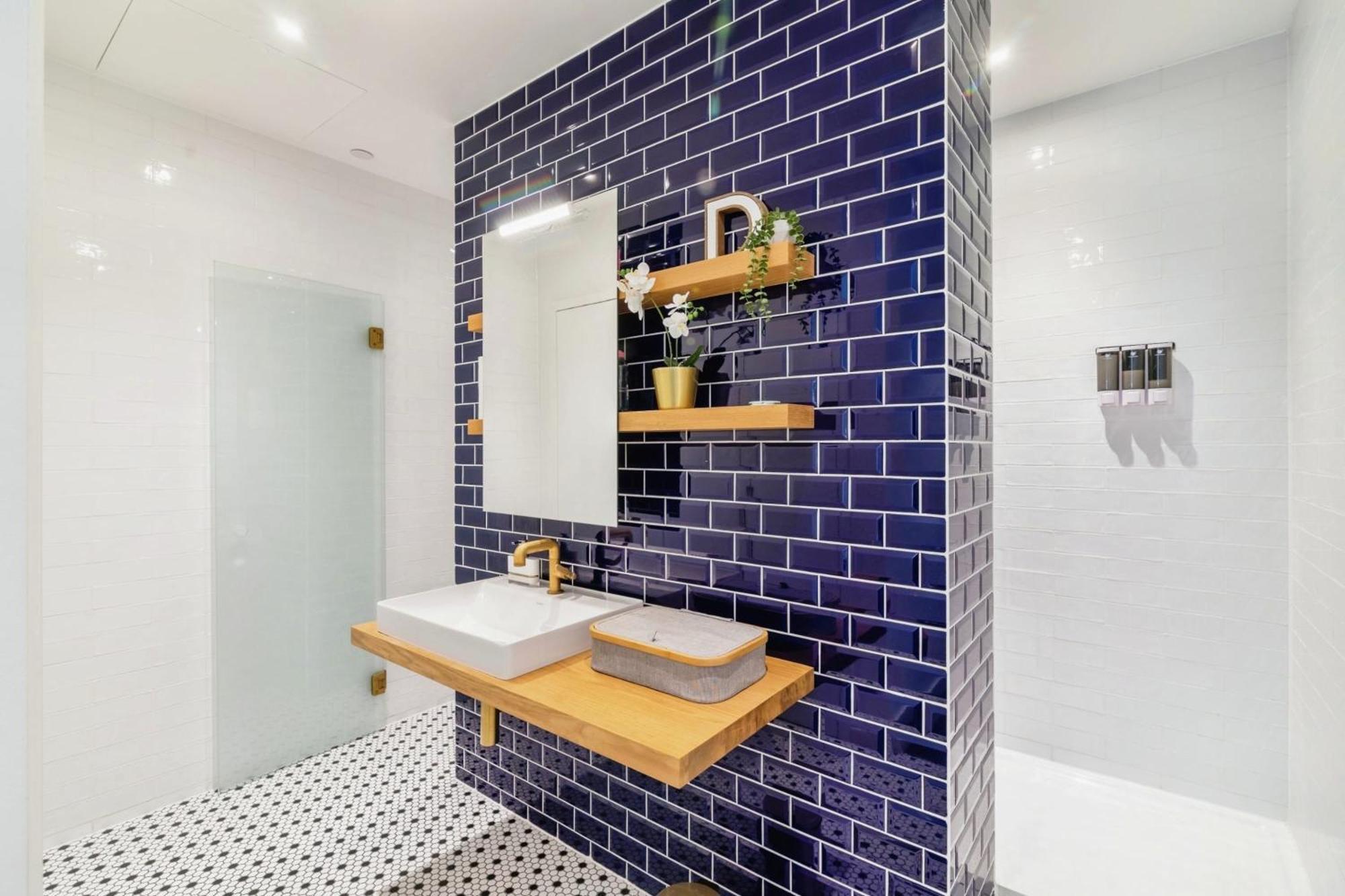 Apartment Chic 2 Bedroom Flat With Balcony London