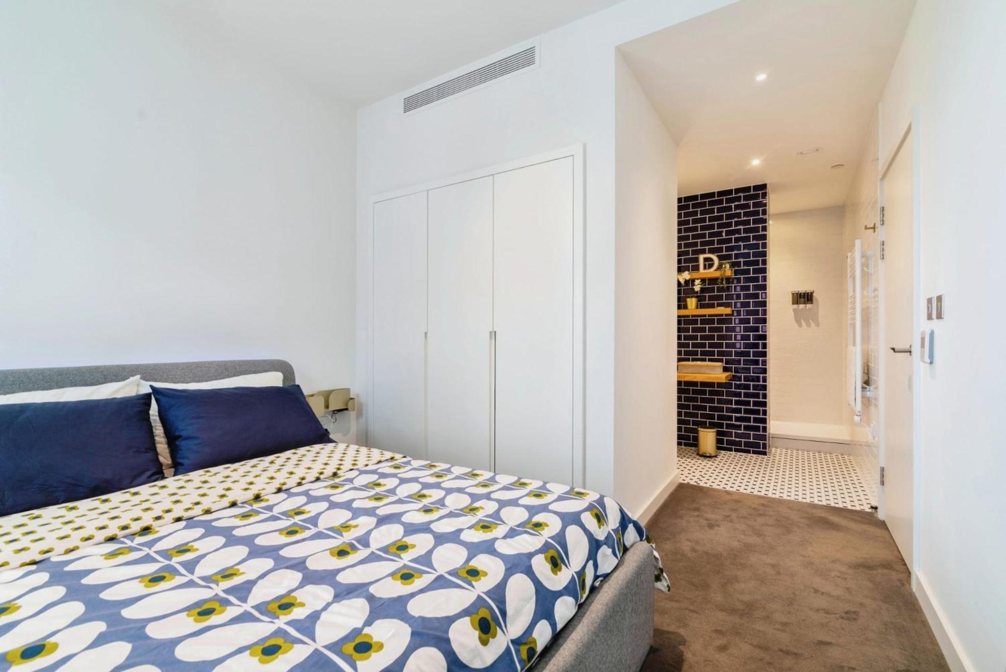 Chic 2 Bedroom Flat With Balcony