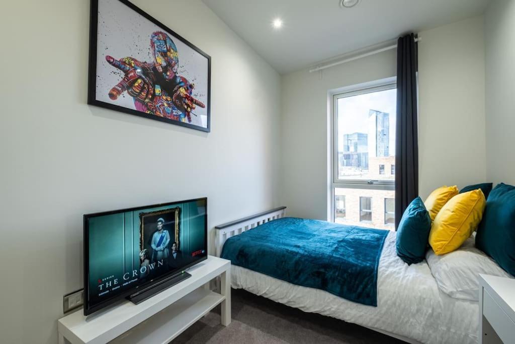 Luxury Penthouse In Canary Wharf - 3 Bedroom / 2 Bathroom Apartment