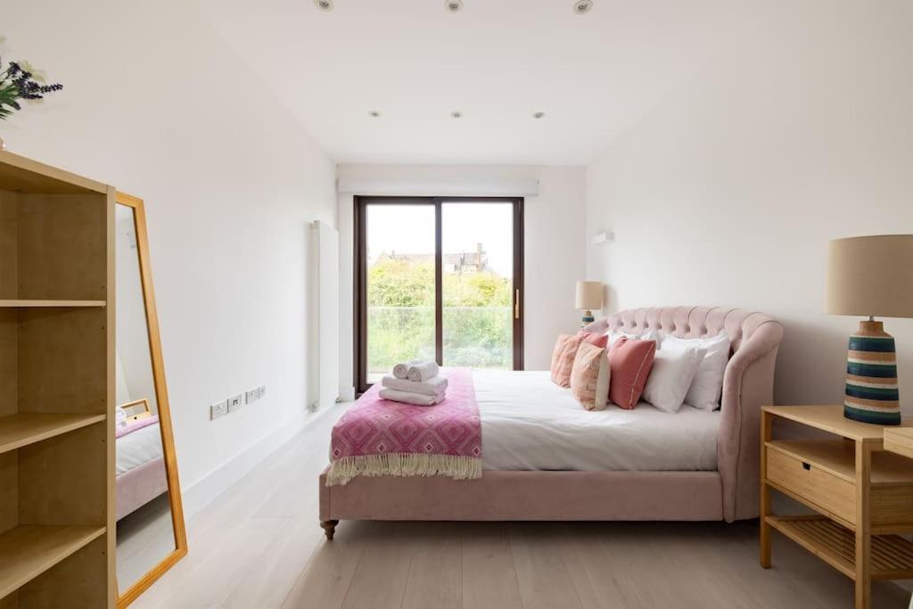 Modern 3 Bedroom Townhouse By Wild Roses