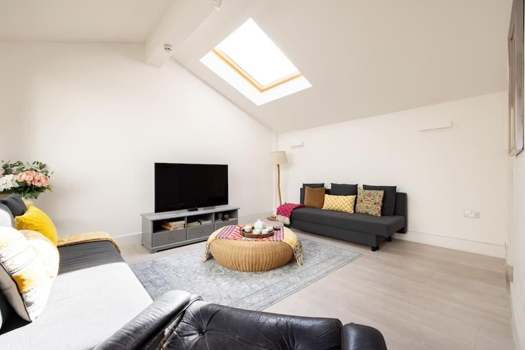 Modern 3 Bedroom Townhouse By Wild Roses Holiday home *