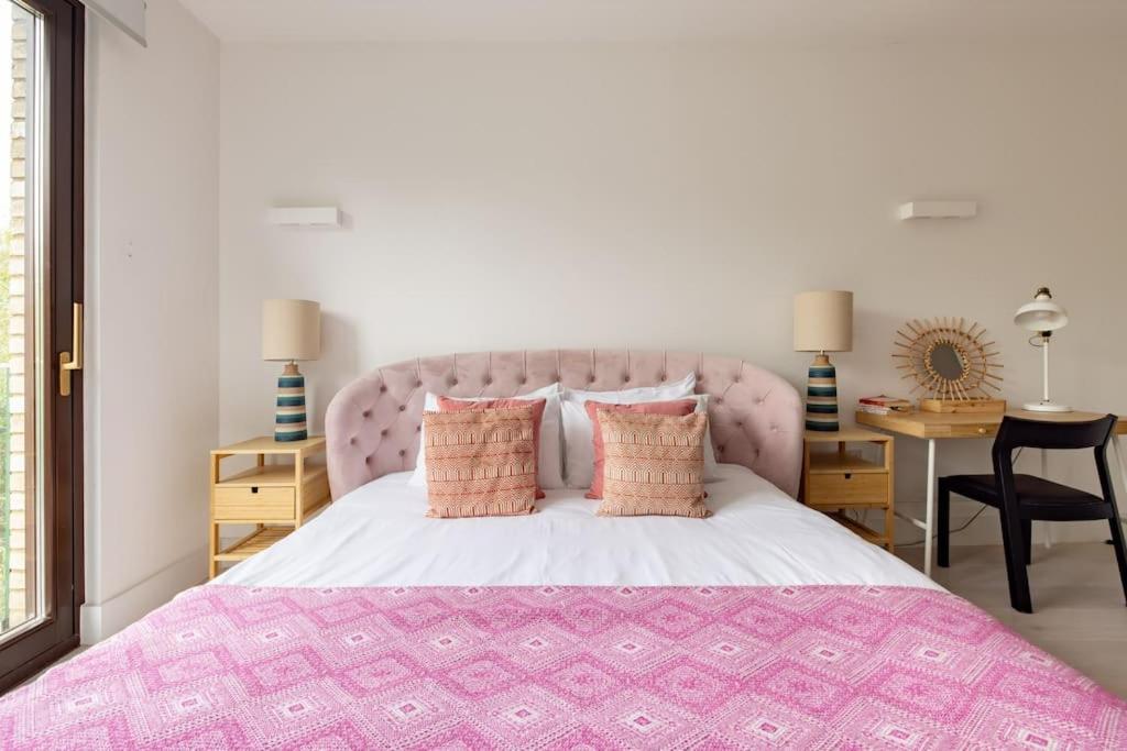 Modern 3 Bedroom Townhouse By Wild Roses