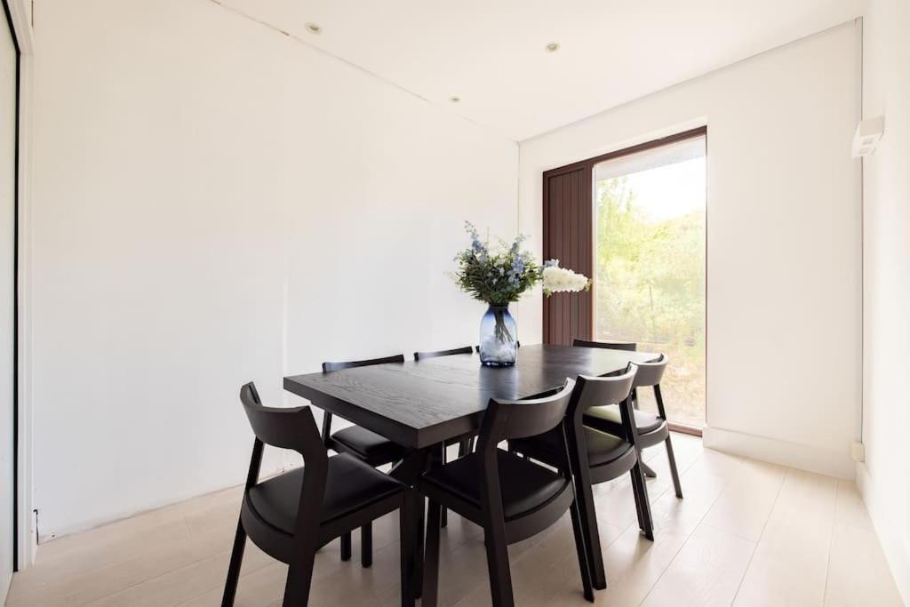 Modern 3 Bedroom Townhouse By Wild Roses * London