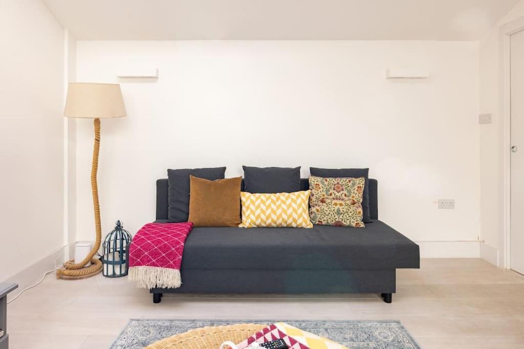 Modern 3 Bedroom Townhouse By Wild Roses London
