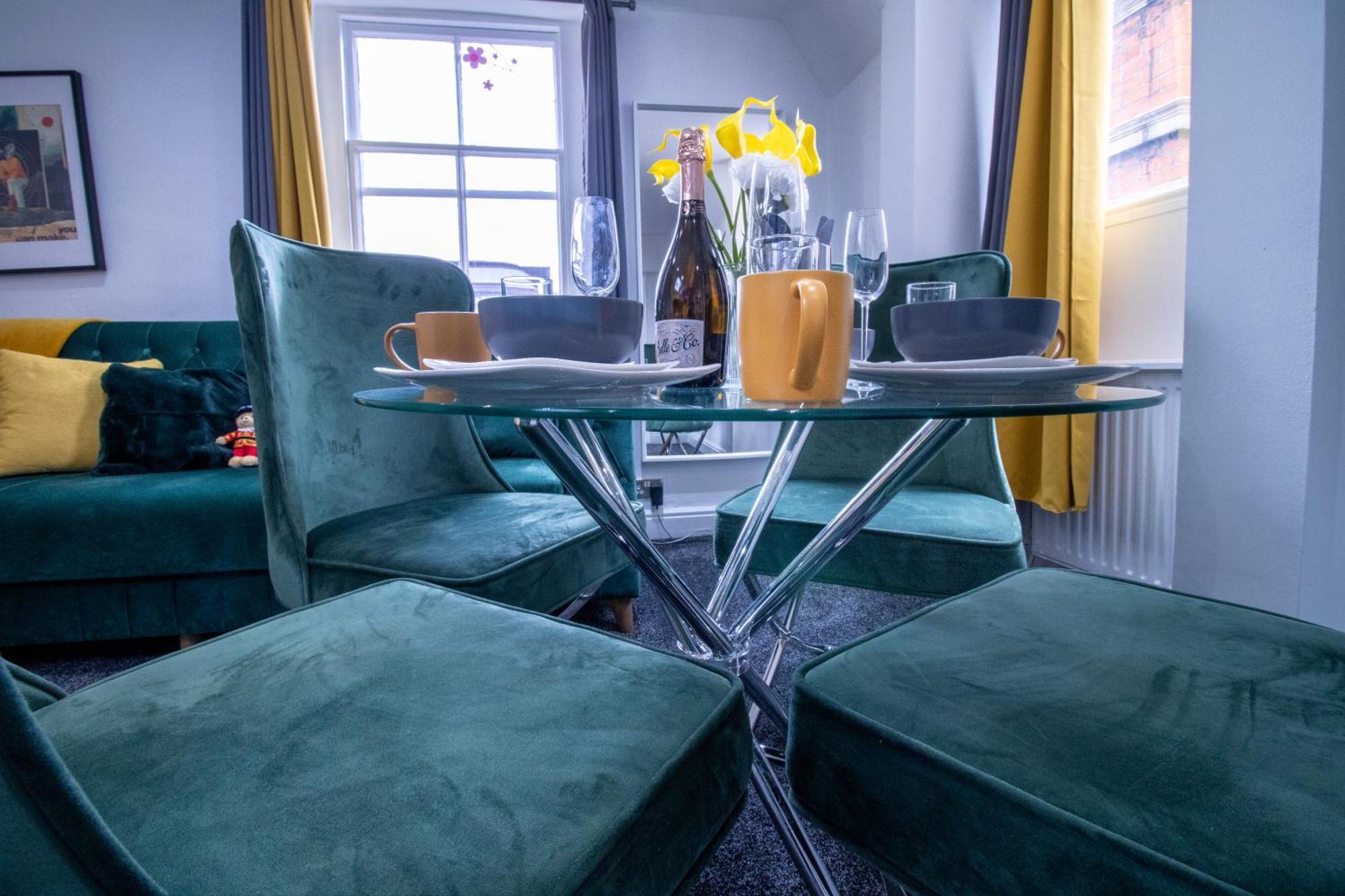 Luxurious 1-bedroom Penthouse On Oxford Street 11g Apartment *