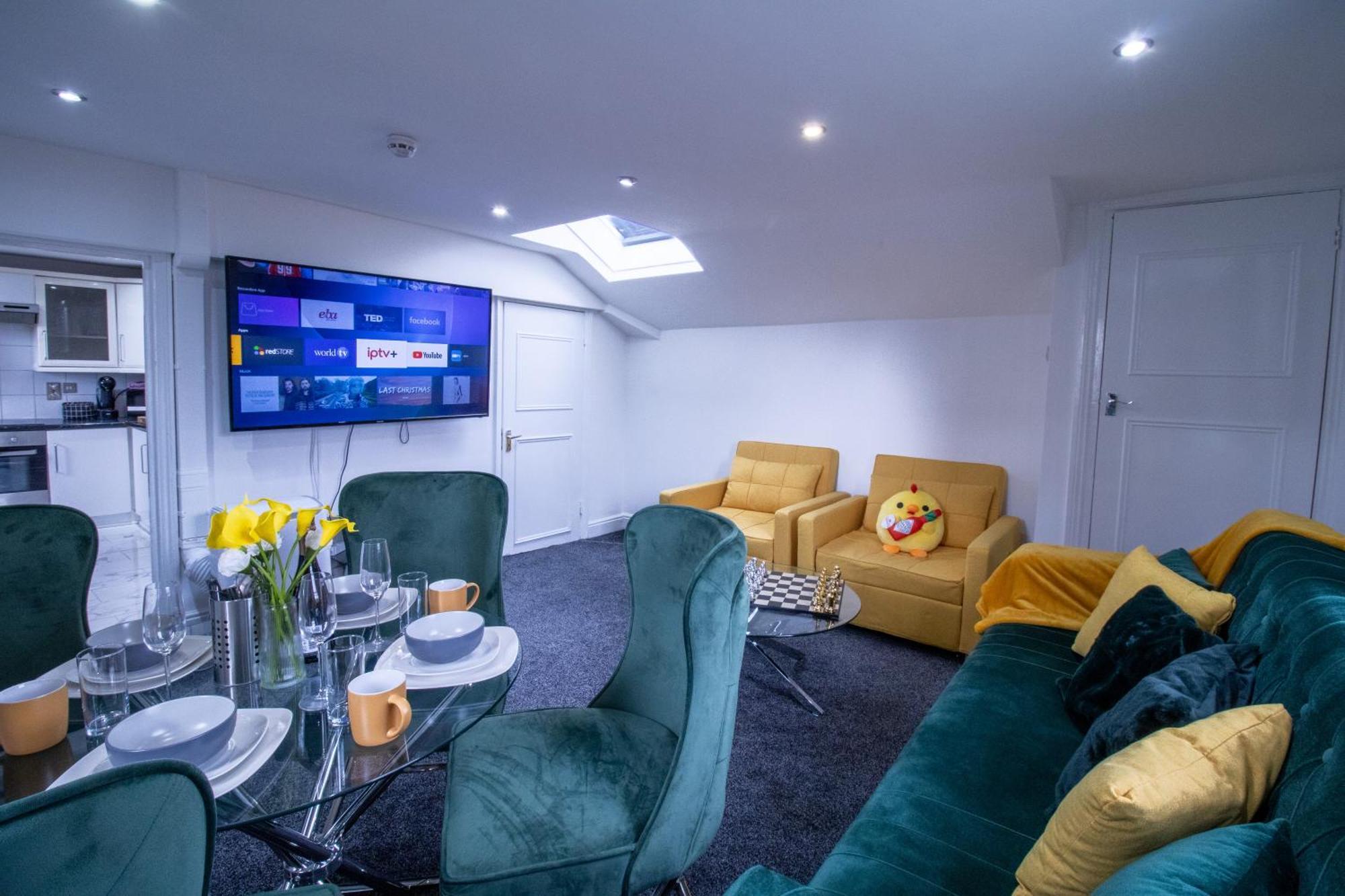 Luxurious 1-bedroom Penthouse On Oxford Street 11g Apartment
