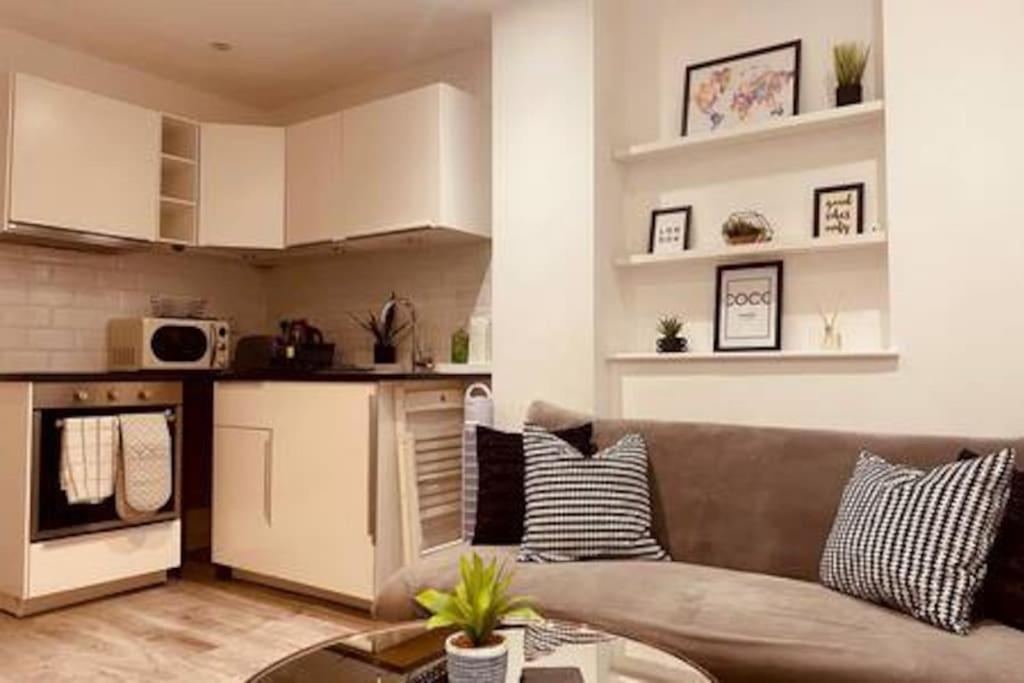 Modern 1 Bed Flat In Hackney With Parking Apartment