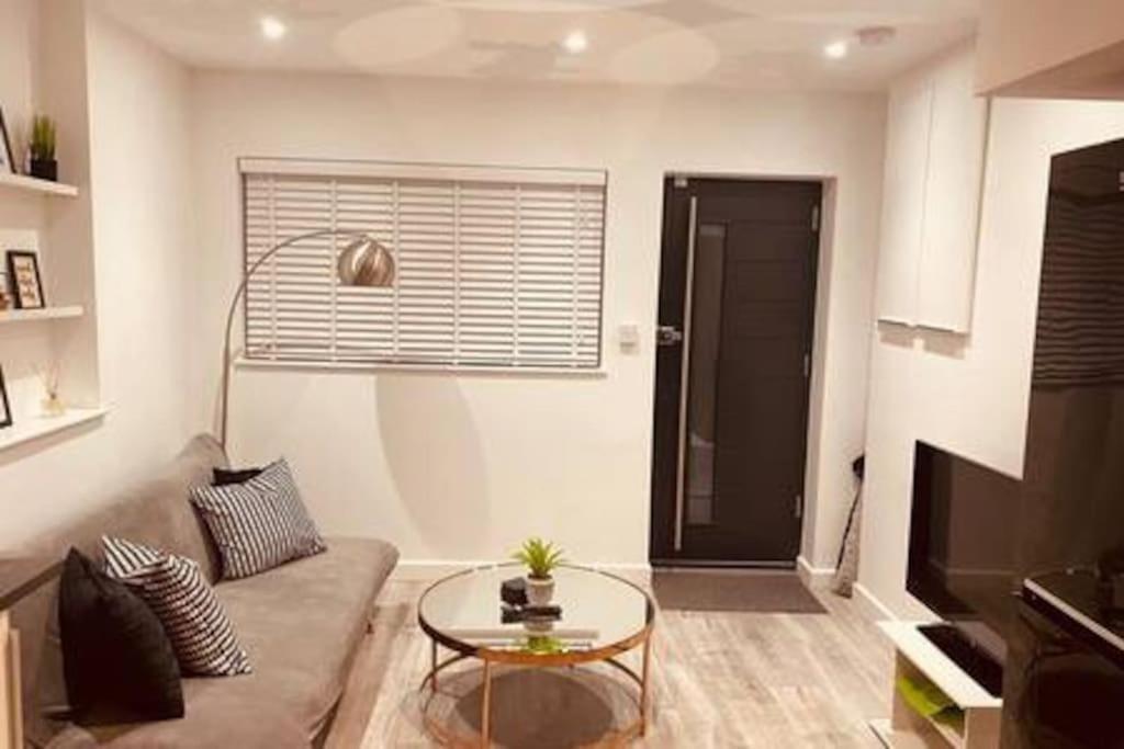 Modern 1 Bed Flat In Hackney With Parking Apartment