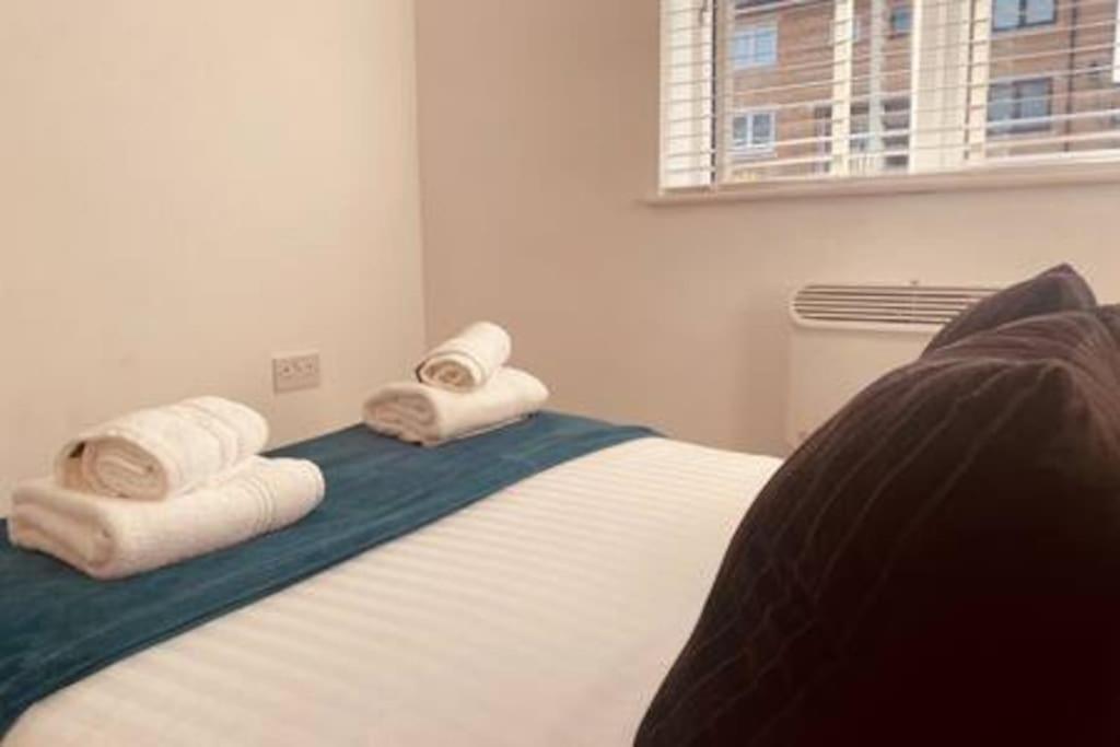 Modern 1 Bed Flat In Hackney With Parking Apartment London