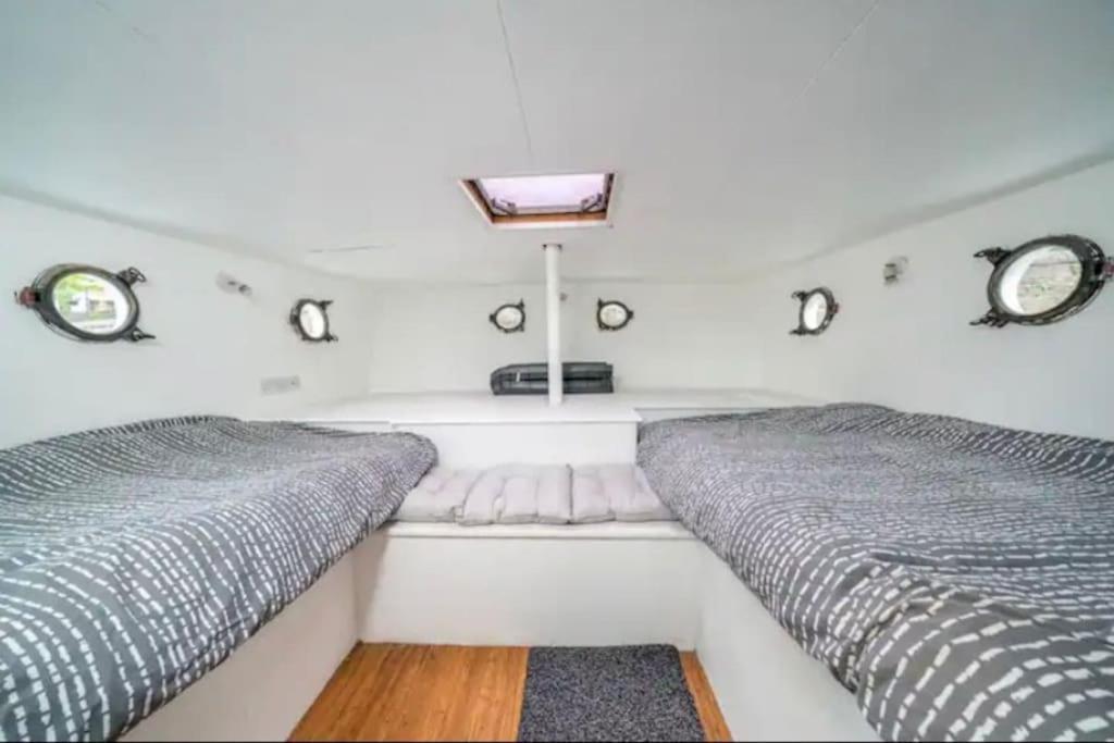 Historic Dutch Barge, Idyllic Location * Londen