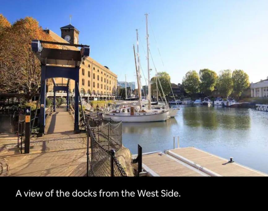 Historic Dutch Barge, Idyllic Location Londen