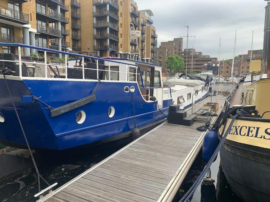 Historic Dutch Barge, Idyllic Location Londen