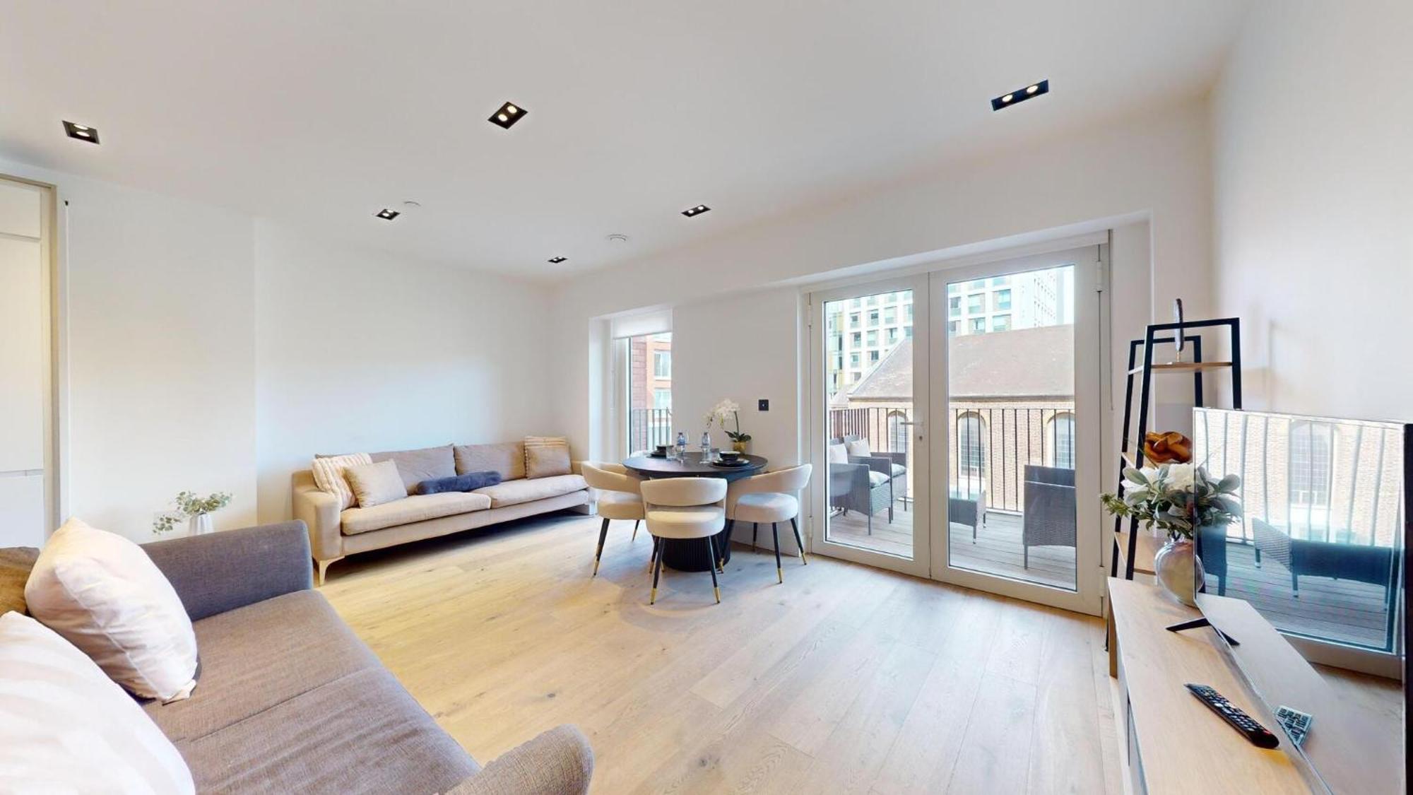 Apartment Luxury Large In Central With Balcony London