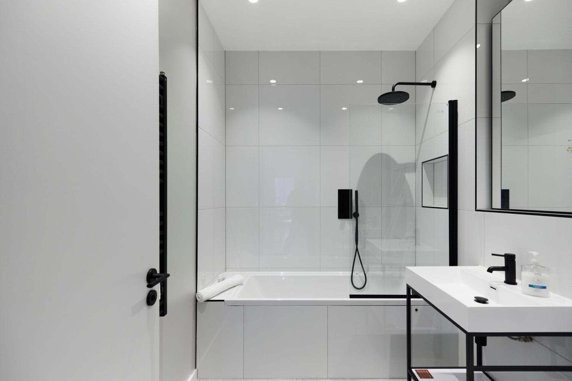 The Brondesbury Quarters - Modern 2bdr Flat With Balcony & Parking Apartment London