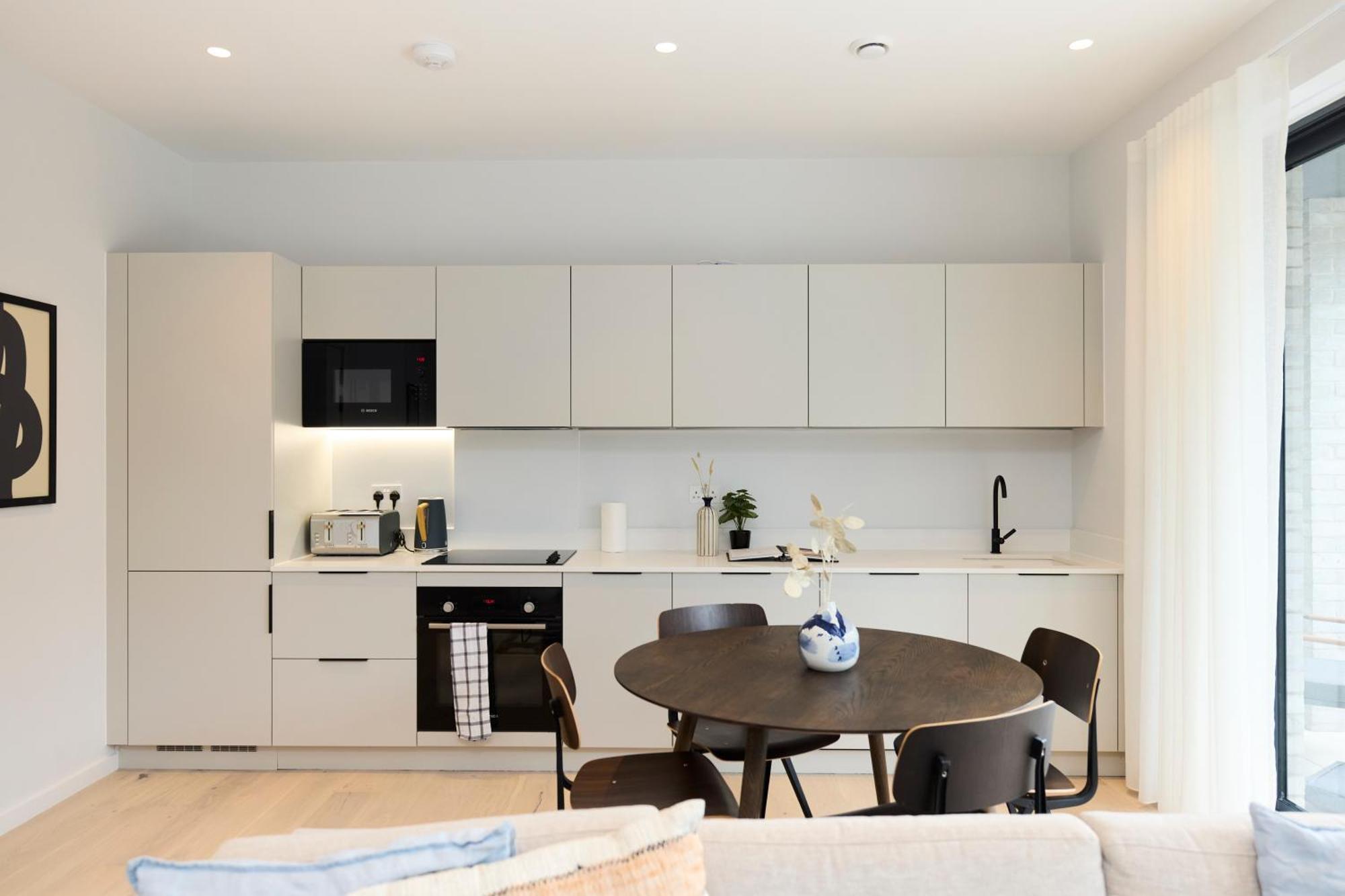 The Brondesbury Quarters - Modern 2bdr Flat With Balcony & Parking * London