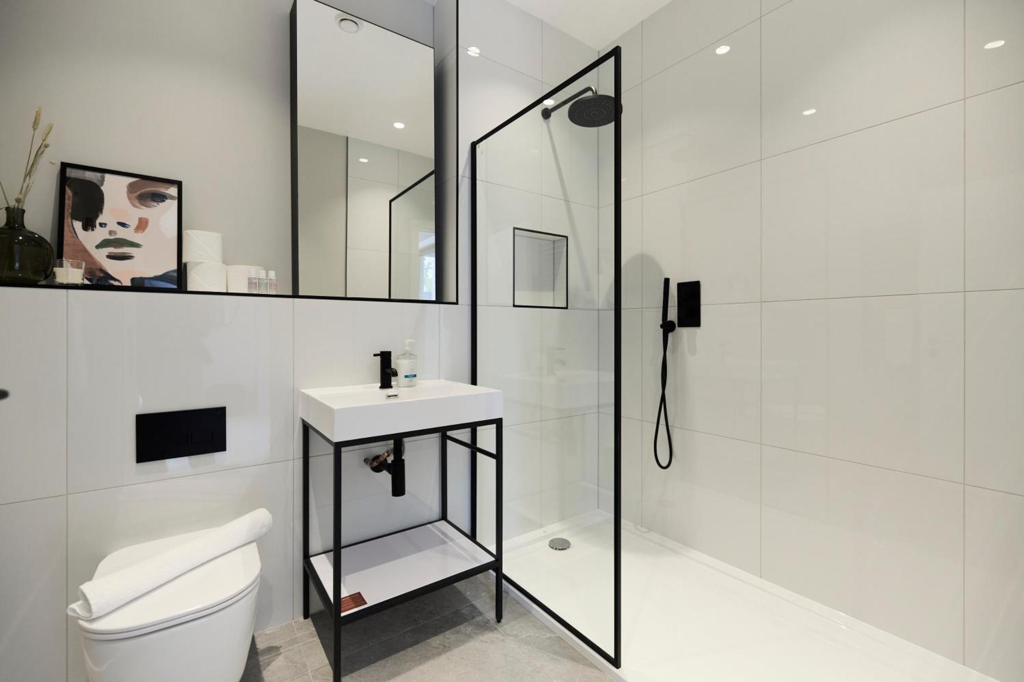 The Brondesbury Quarters - Modern 2bdr Flat With Balcony & Parking *