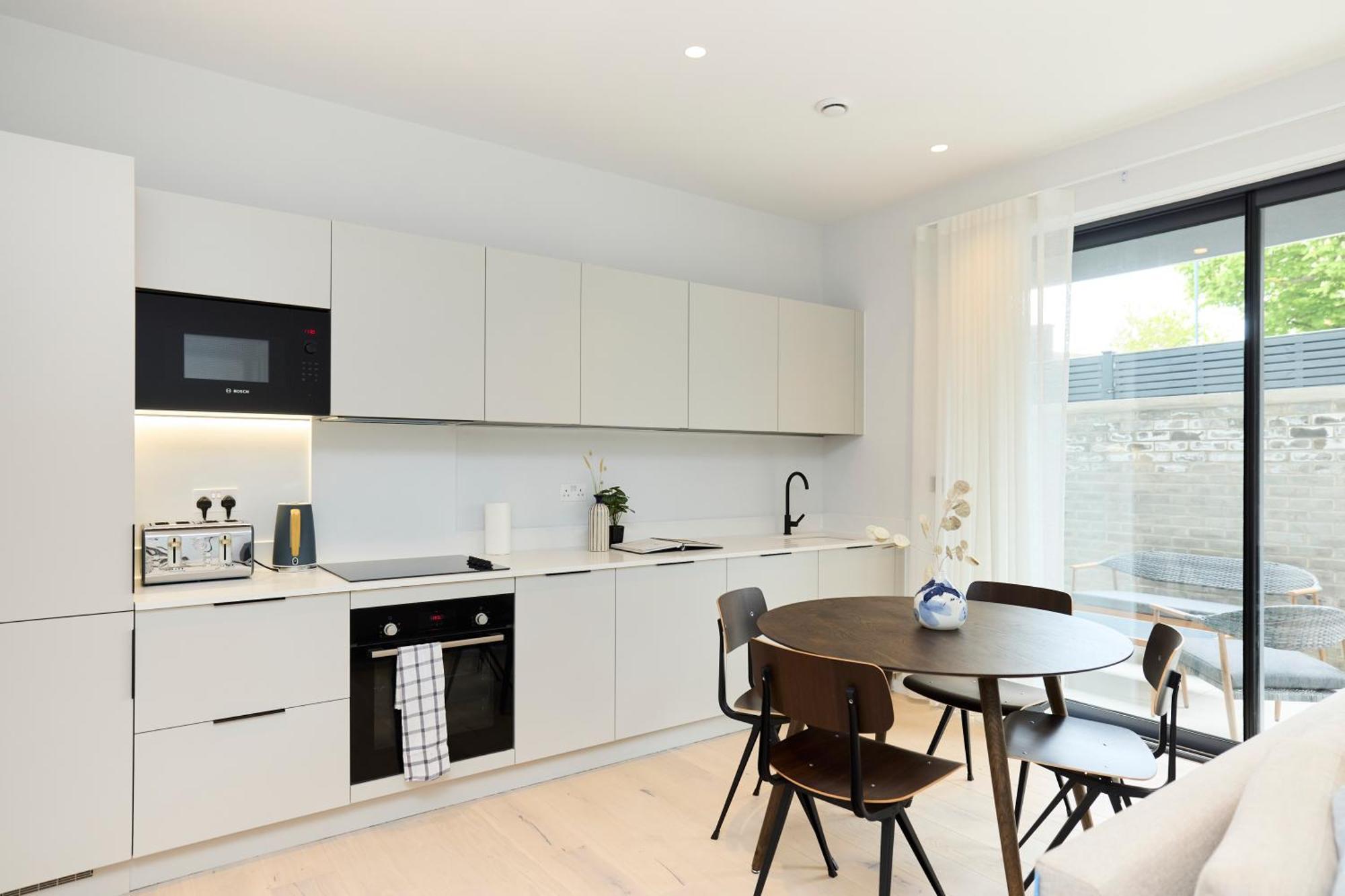 The Brondesbury Quarters - Modern 2bdr Flat With Balcony & Parking Apartment *