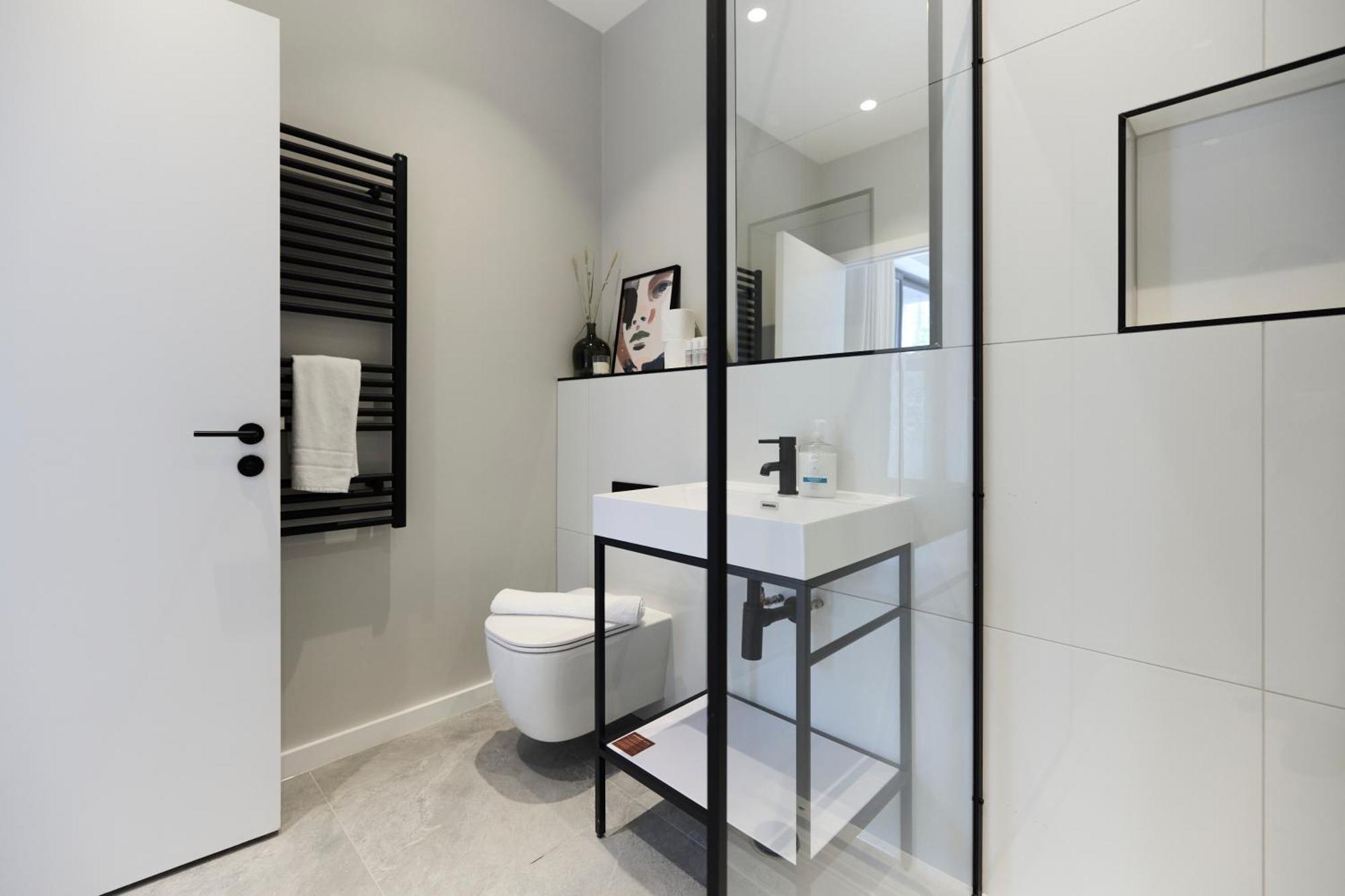 The Brondesbury Quarters - Modern 2bdr Flat With Balcony & Parking Apartment London