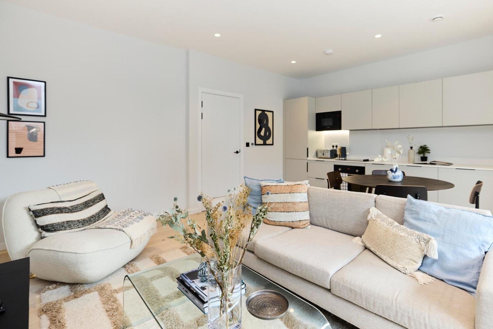 The Brondesbury Quarters - Modern 2bdr Flat With Balcony & Parking Apartment