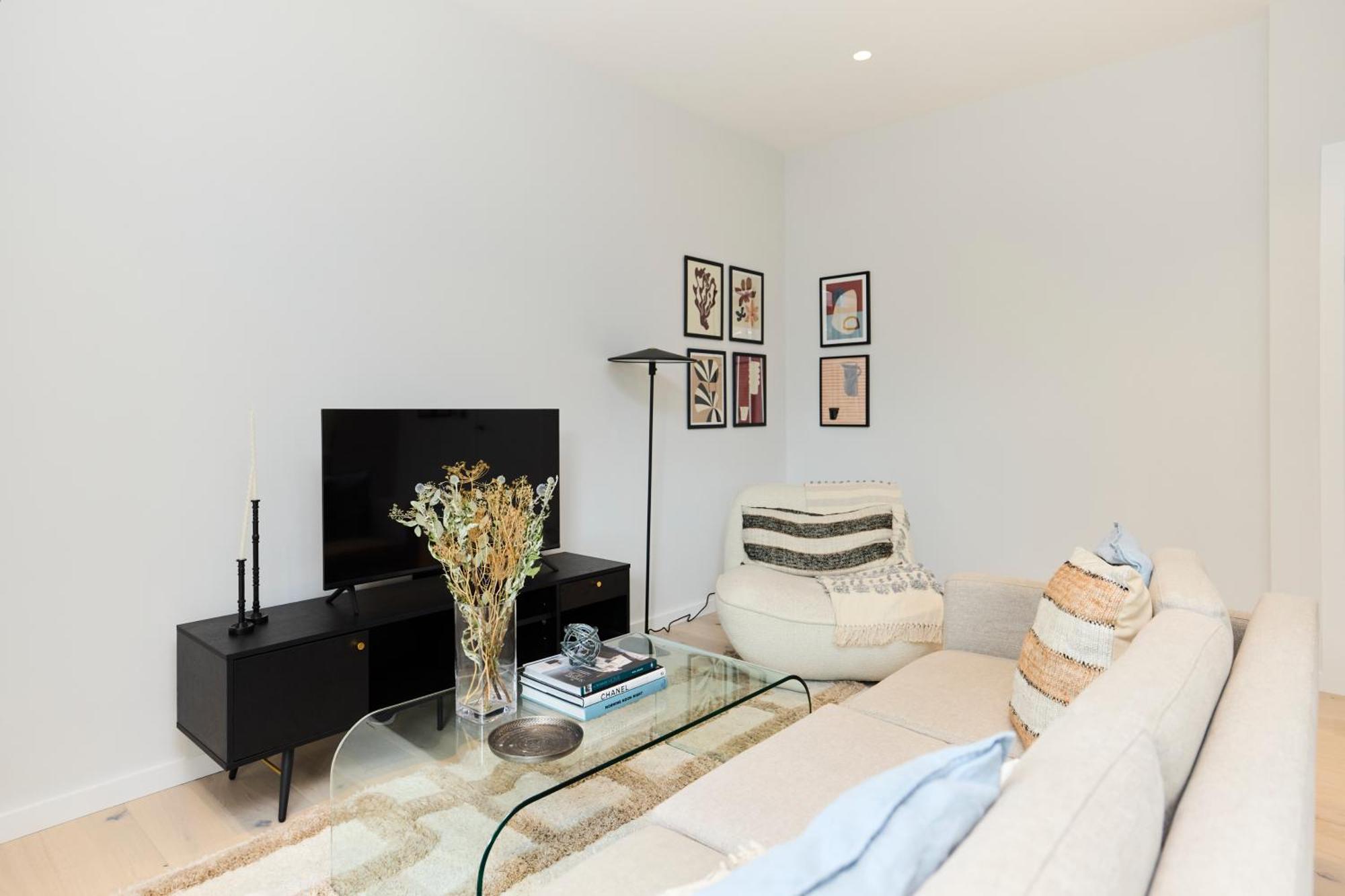 Apartment The Brondesbury Quarters - Modern 2bdr Flat With Balcony & Parking