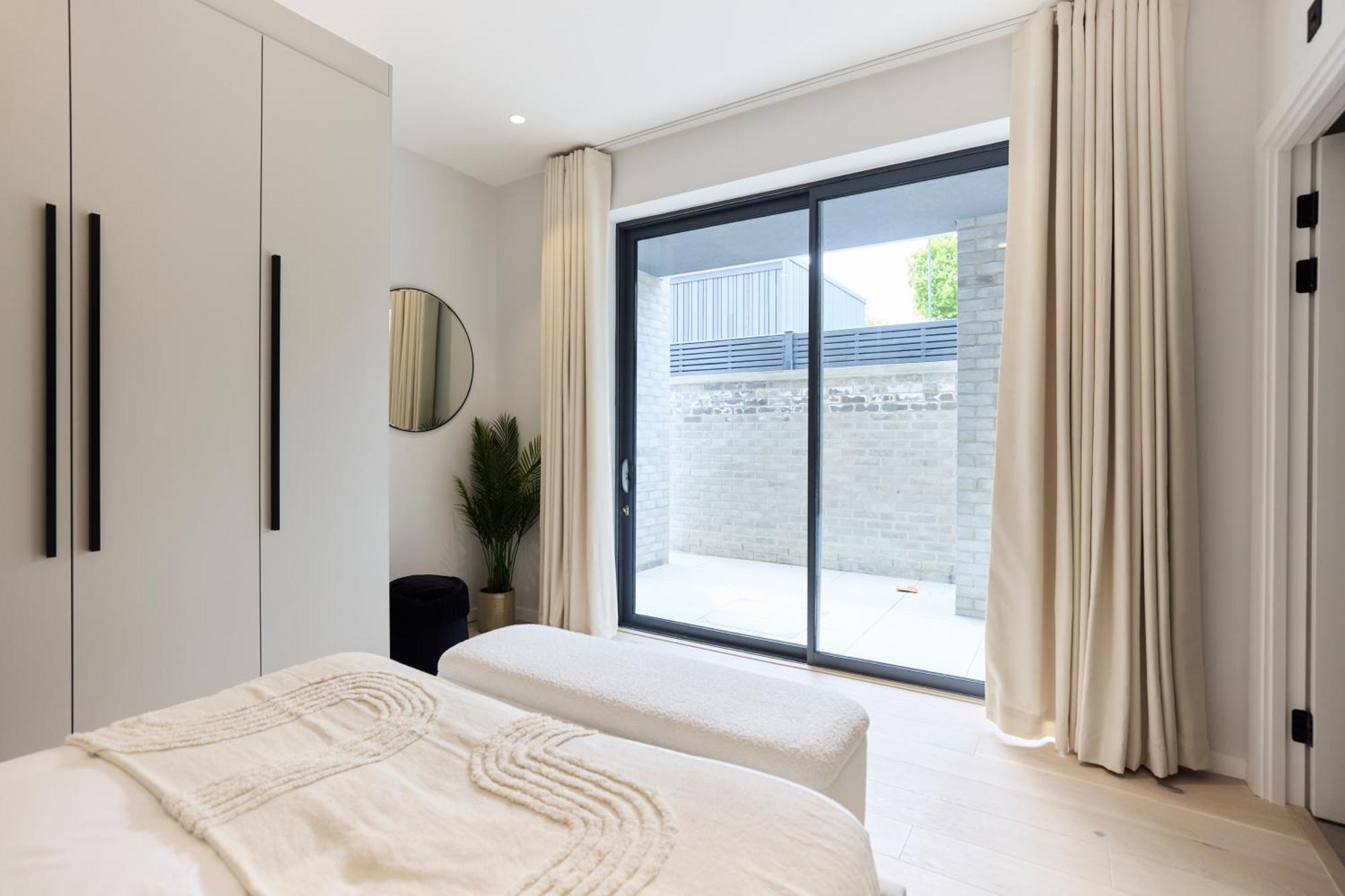 Apartment The Brondesbury Quarters - Modern 2bdr Flat With Balcony & Parking *