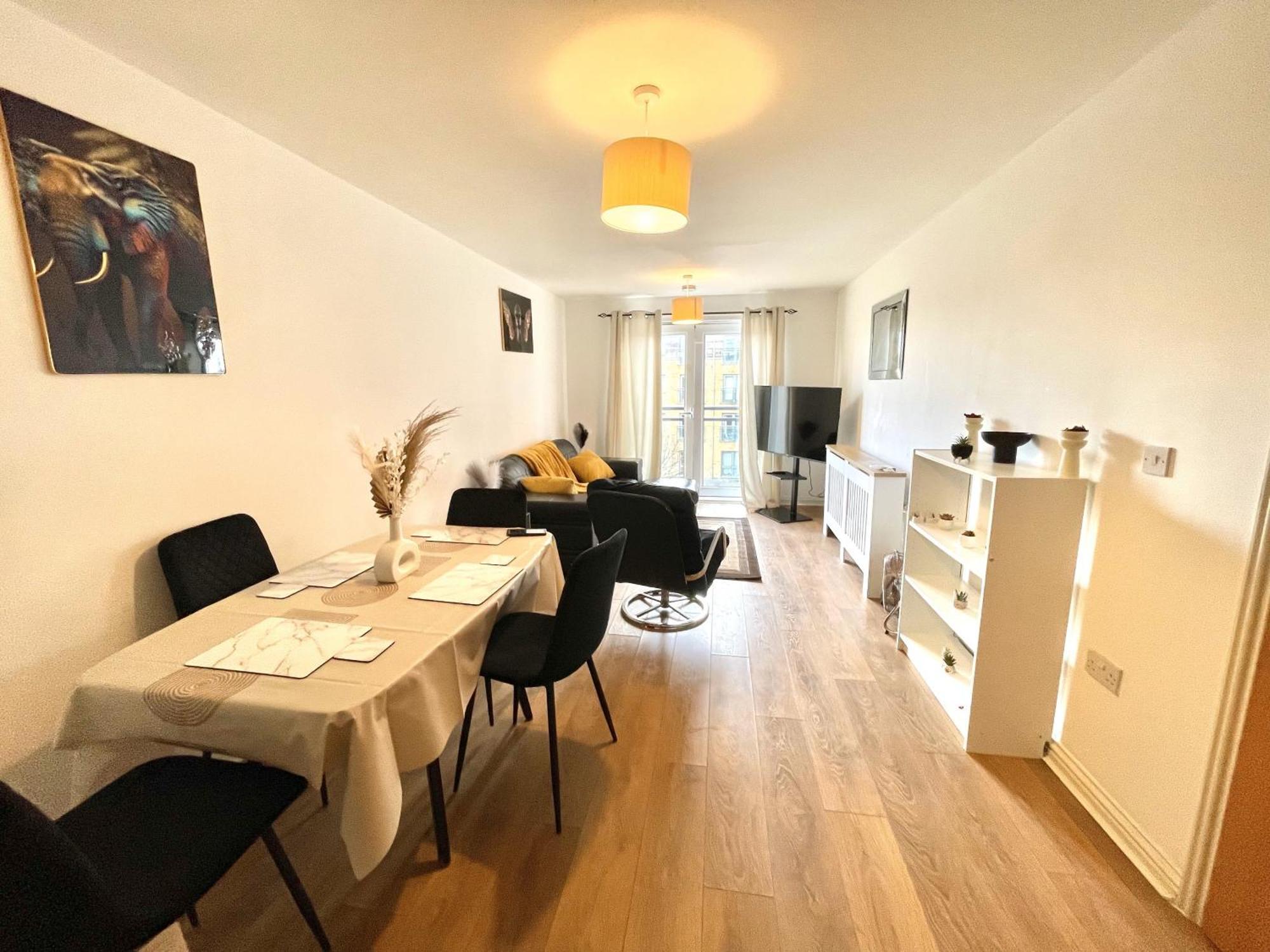 Leilighet Starberry Court London