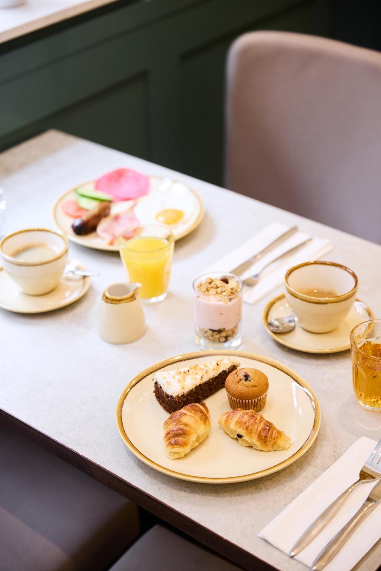 Blandford 4* London