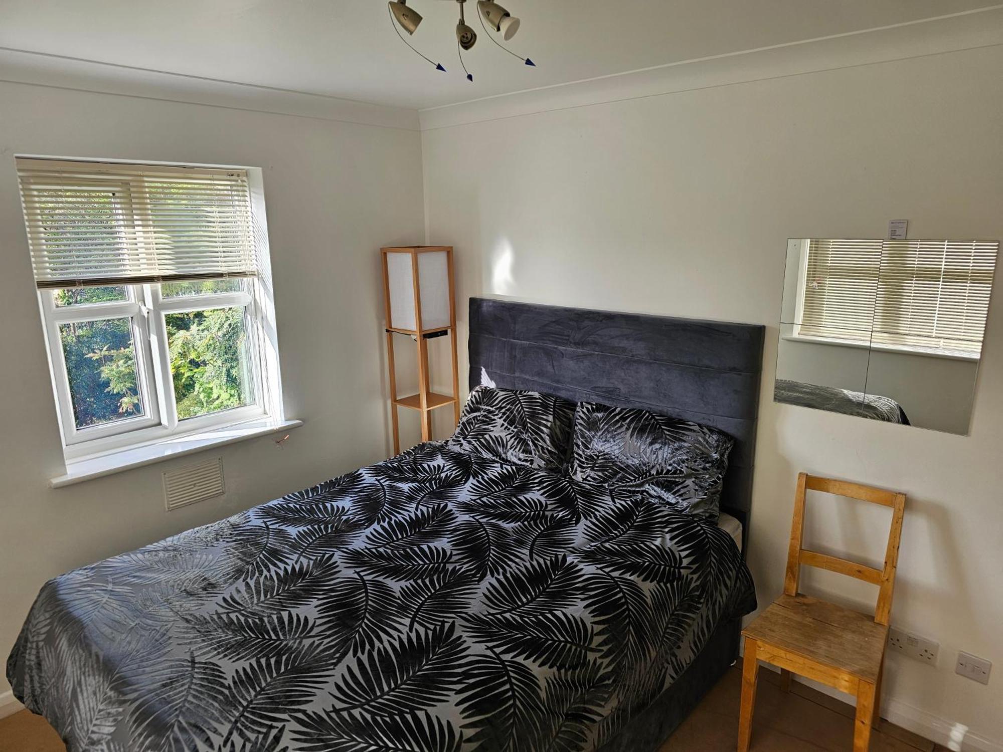 Peaceful On Sharing Flat In Wimbledon * Londen