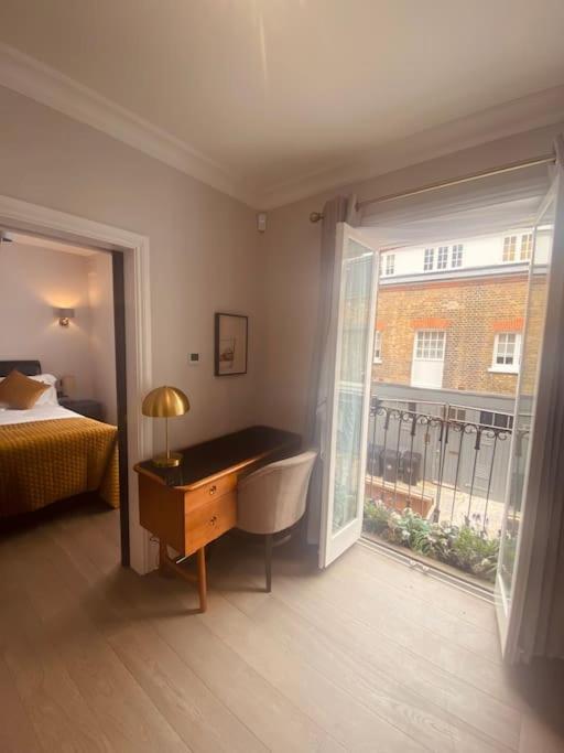 Amazing Newly Refurbished Mews House In W1 Leilighet
