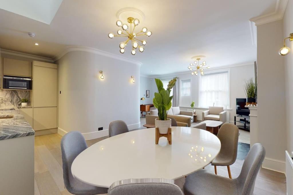 Leilighet Amazing Newly Refurbished Mews House In W1