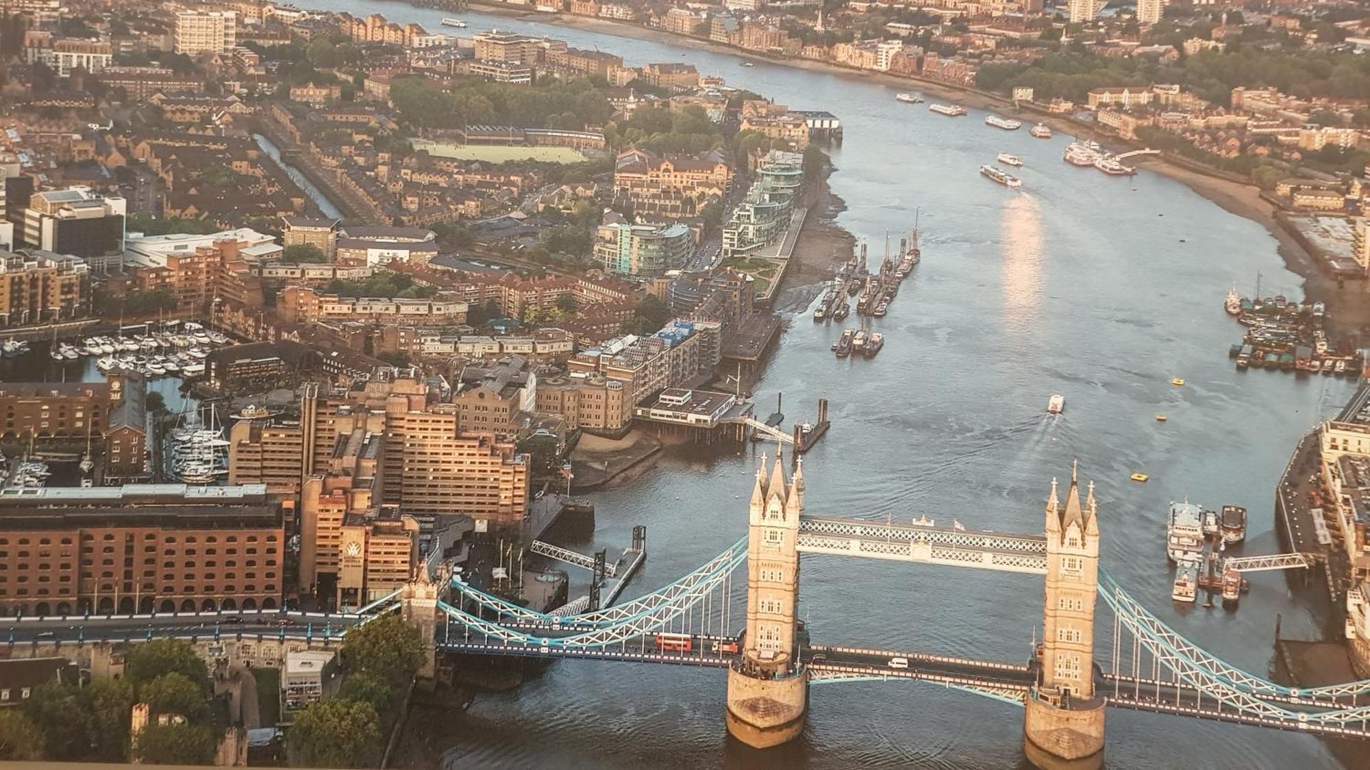 Riverside 1br With Easy Transport 20min To Centre Leilighet