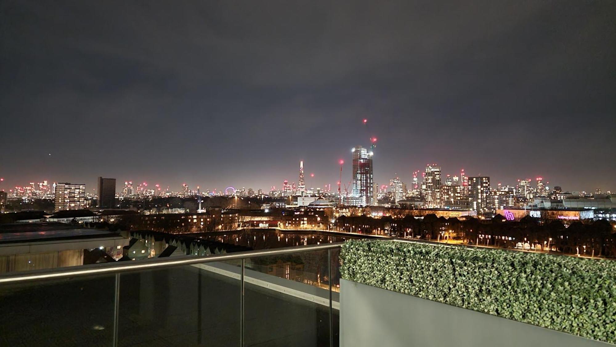 Riverside 1br With Easy Transport 20min To Centre Leilighet London