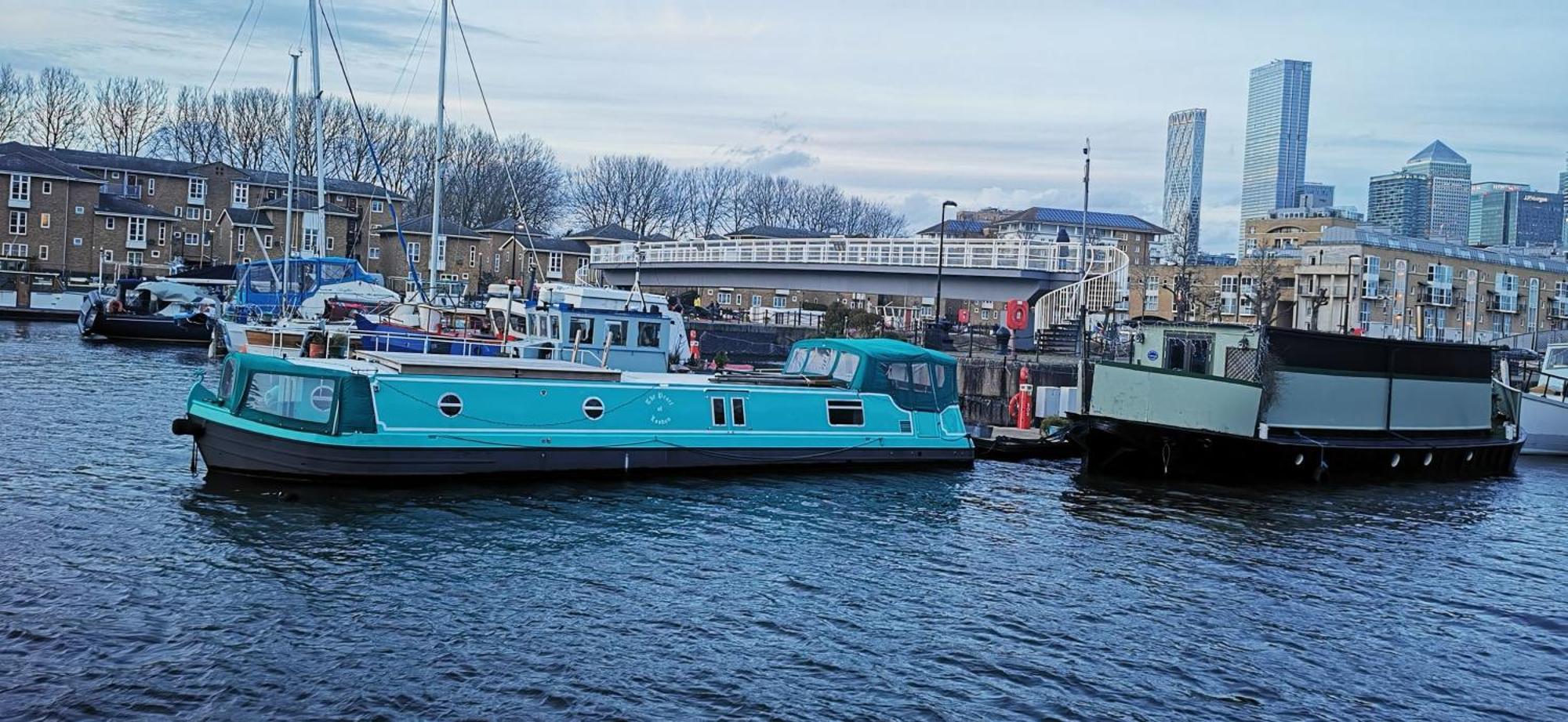 Riverside 1br With Easy Transport 20min To Centre Leilighet