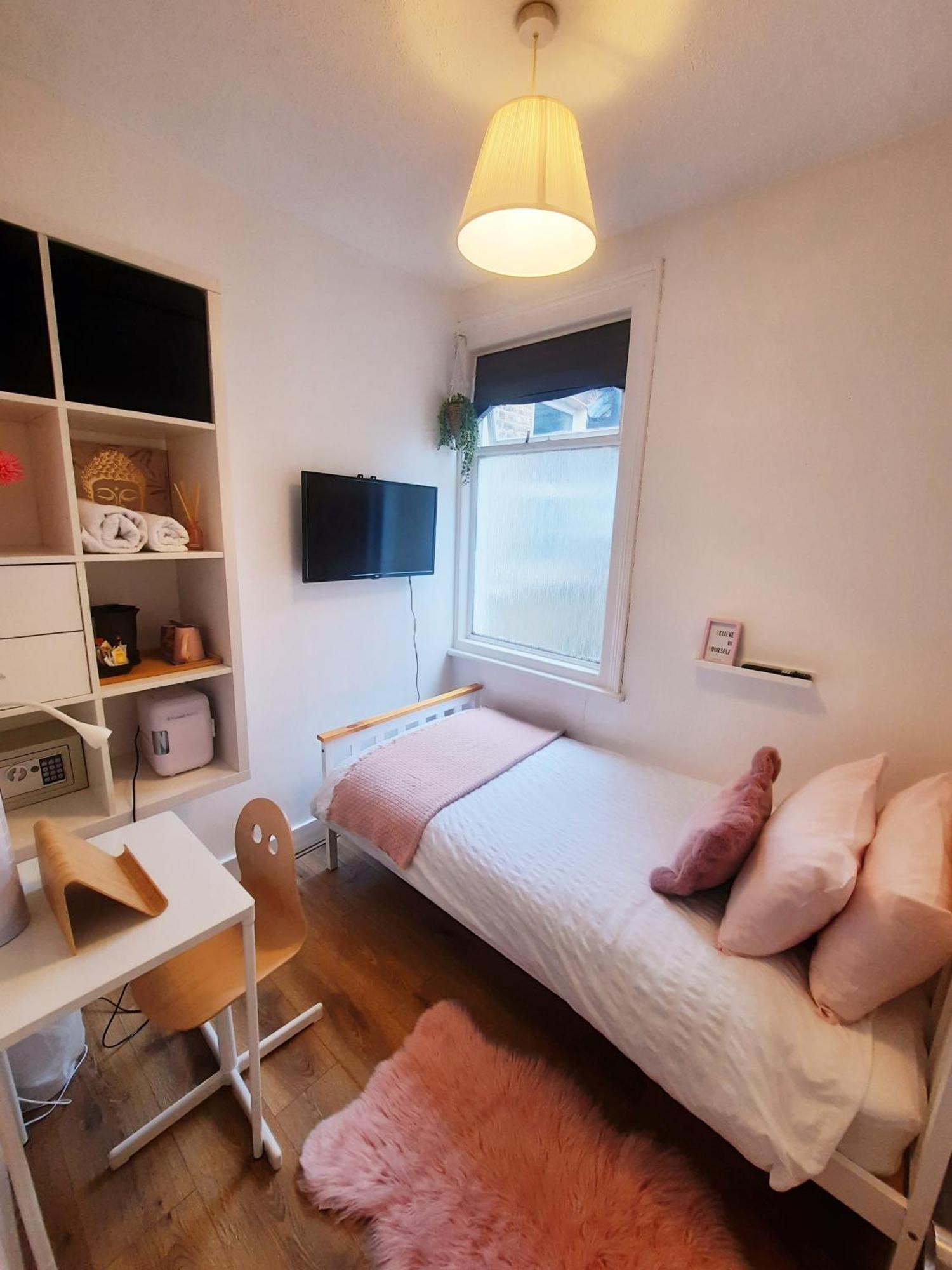 Alross With Breakfast Homestay London
