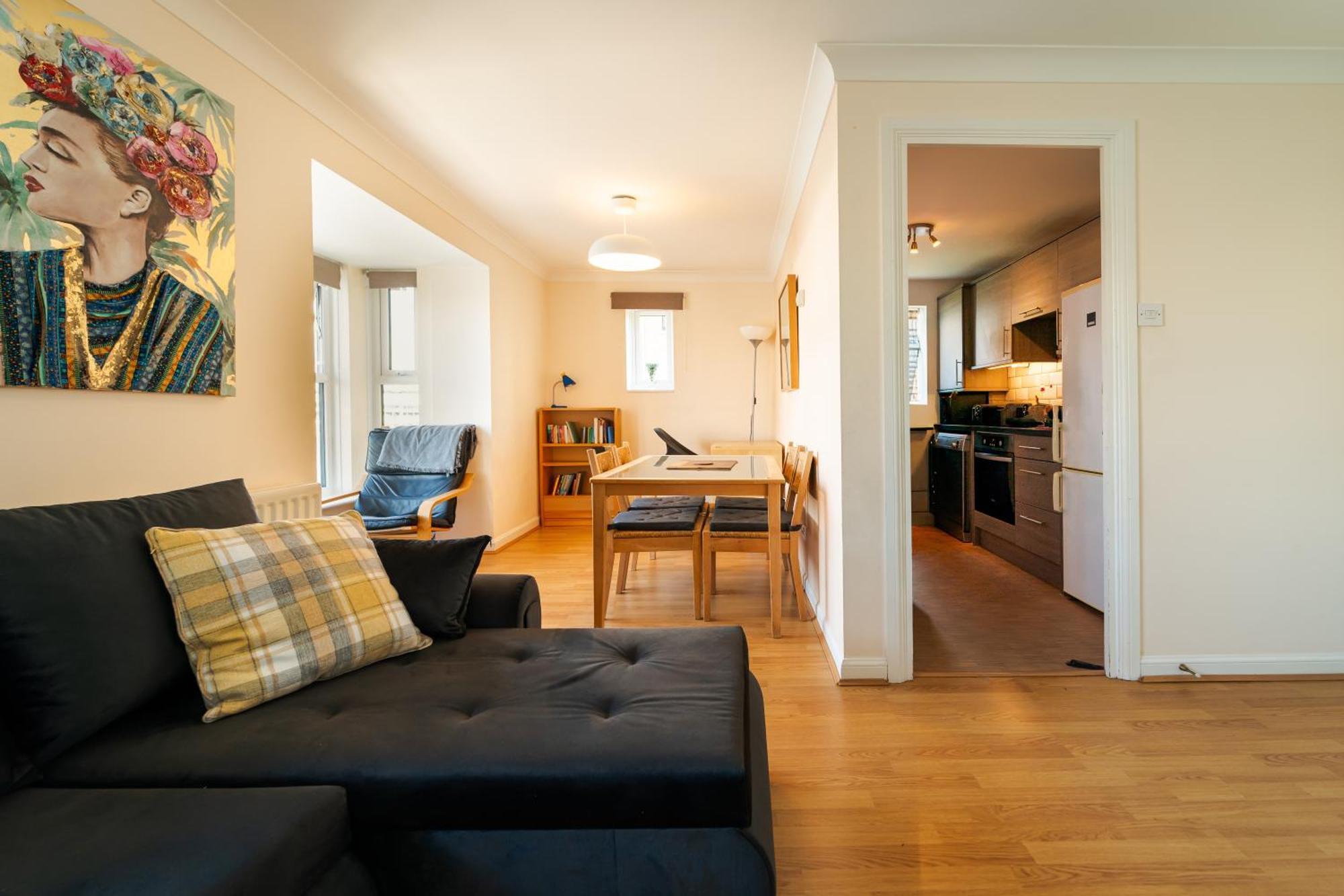 Luxury Riverview Apartment: Excel & Canary Wharf Proximity Apartment London