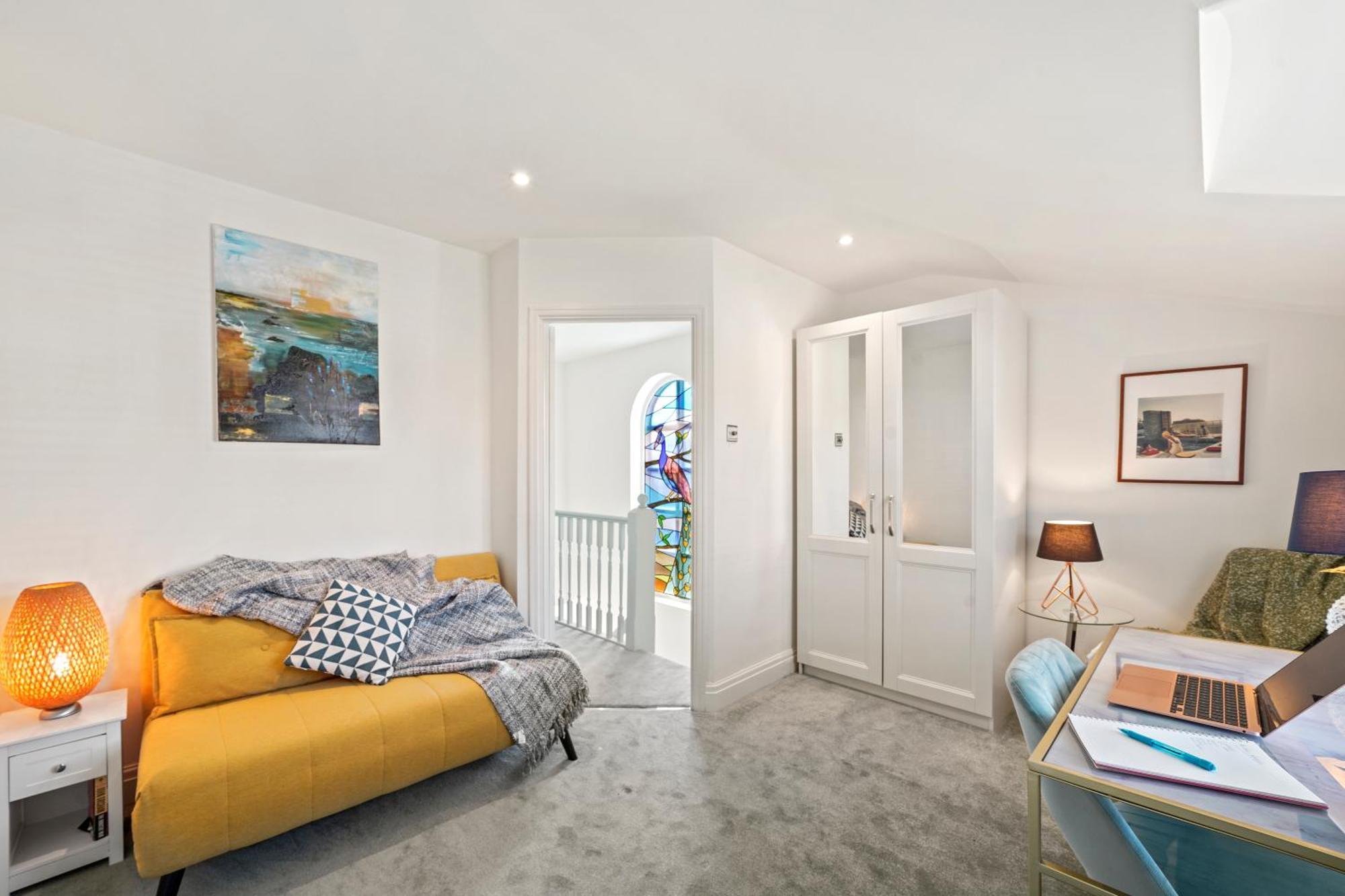 Clapham Common Mews: Refurbished 3-bedroom With Parking * London
