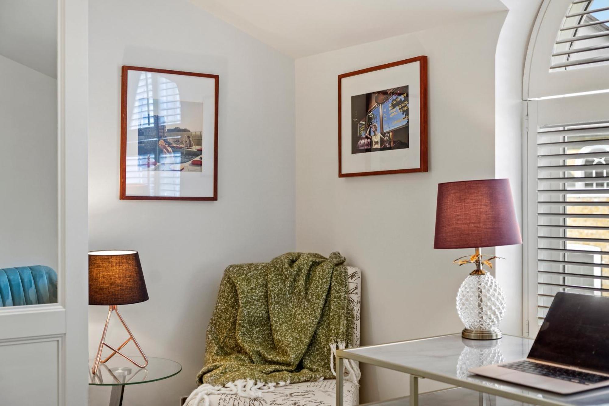 Clapham Common Mews: Refurbished 3-bedroom With Parking London