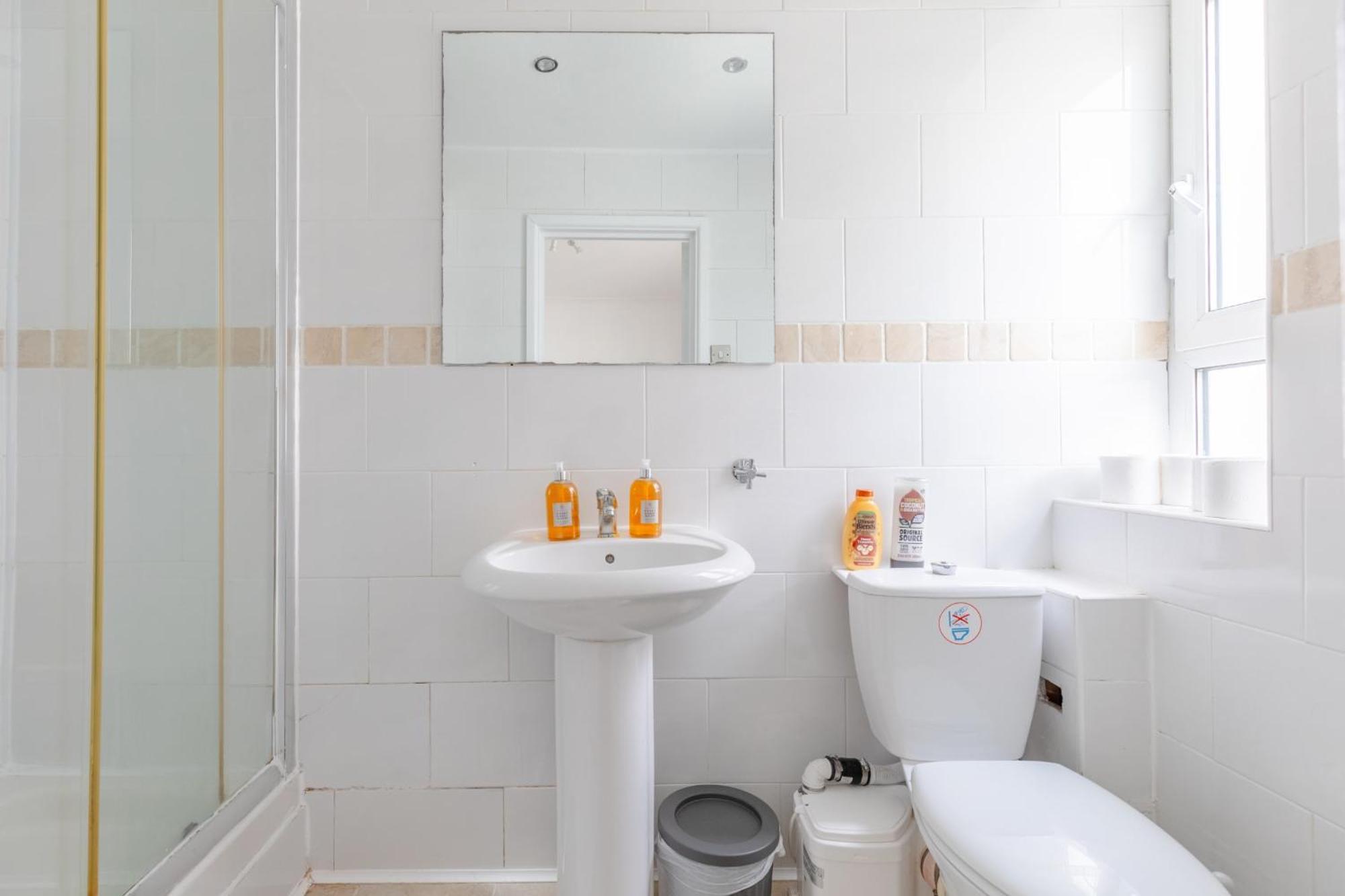Spacious 3bd Flat Close To Tube - Fulham! Leilighet London