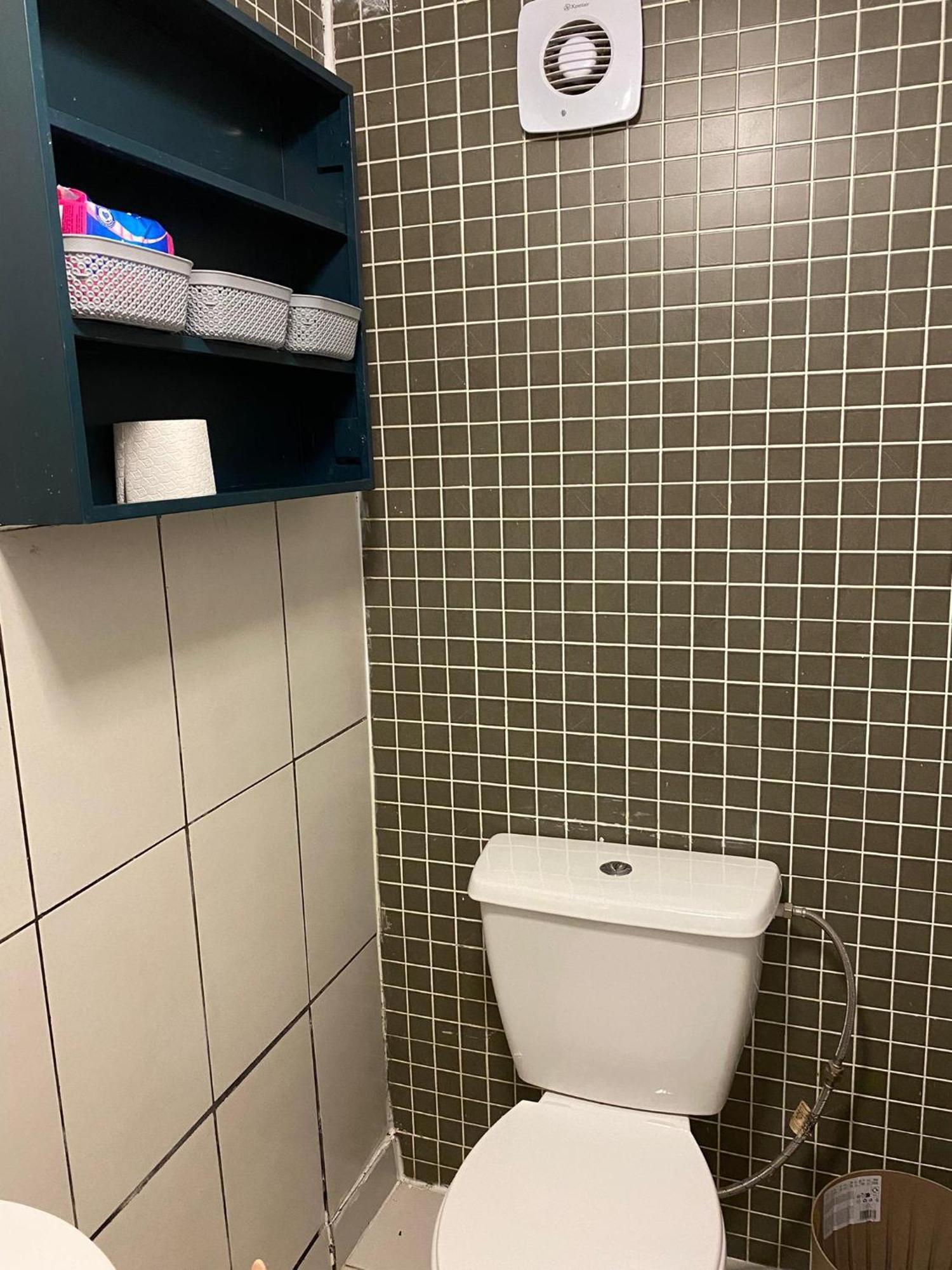 Two-level Hoxton