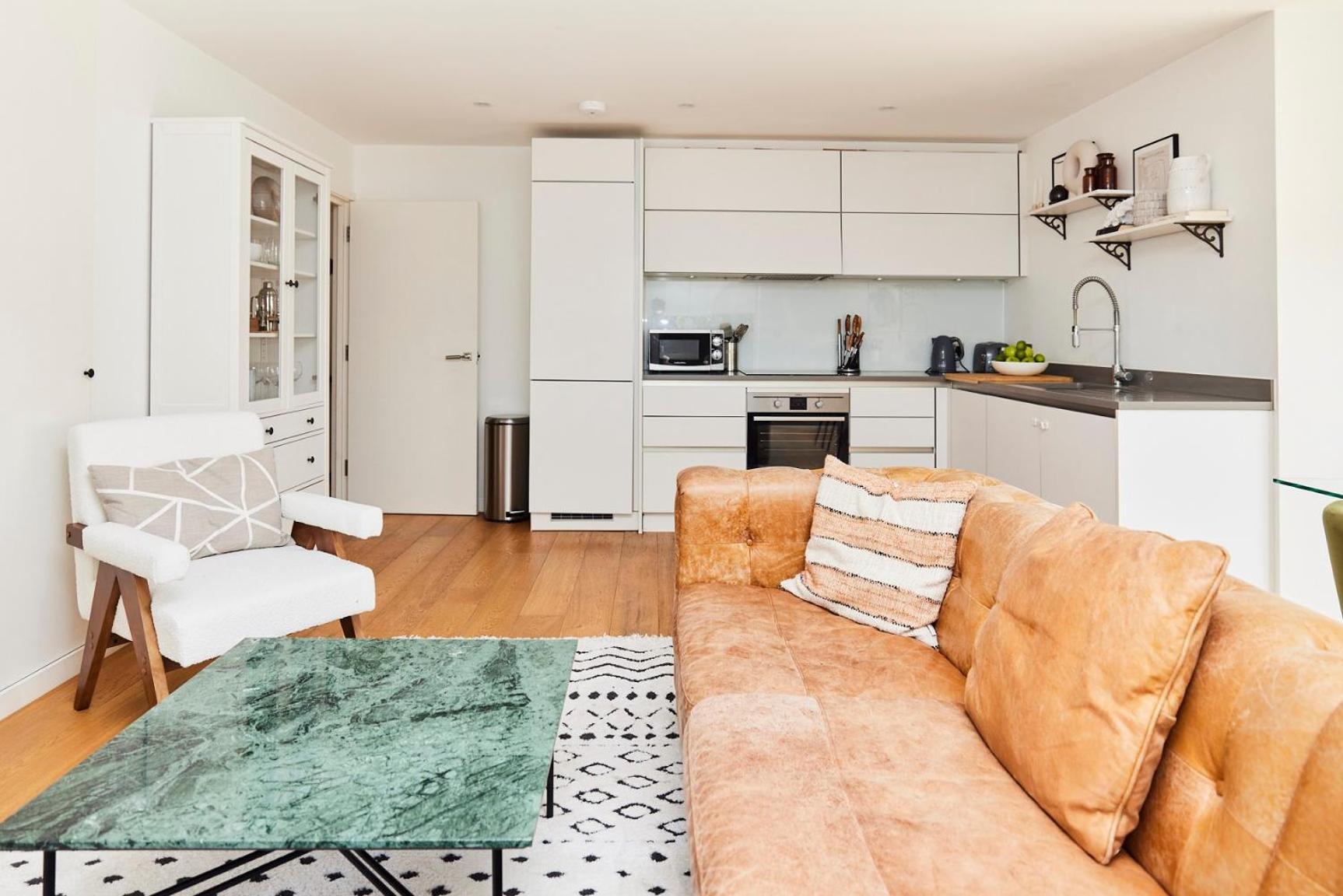 Apartment The Copenhagen Place - Enchanting 2bdr Flat With Balcony London
